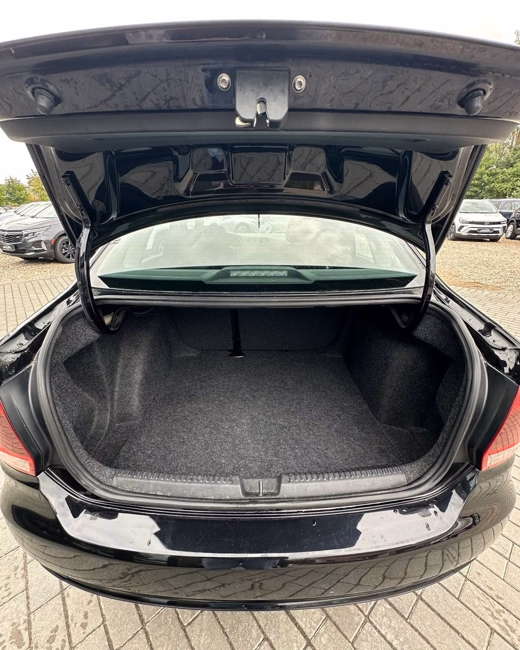 Volkswagen Polo Sedan фото 13