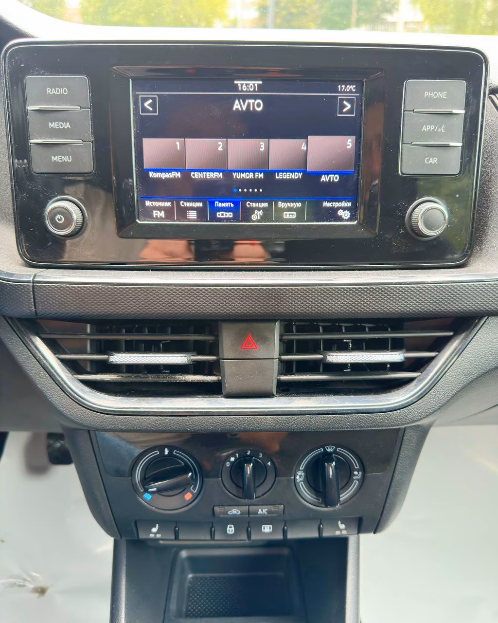 Volkswagen Polo Sedan фото 16