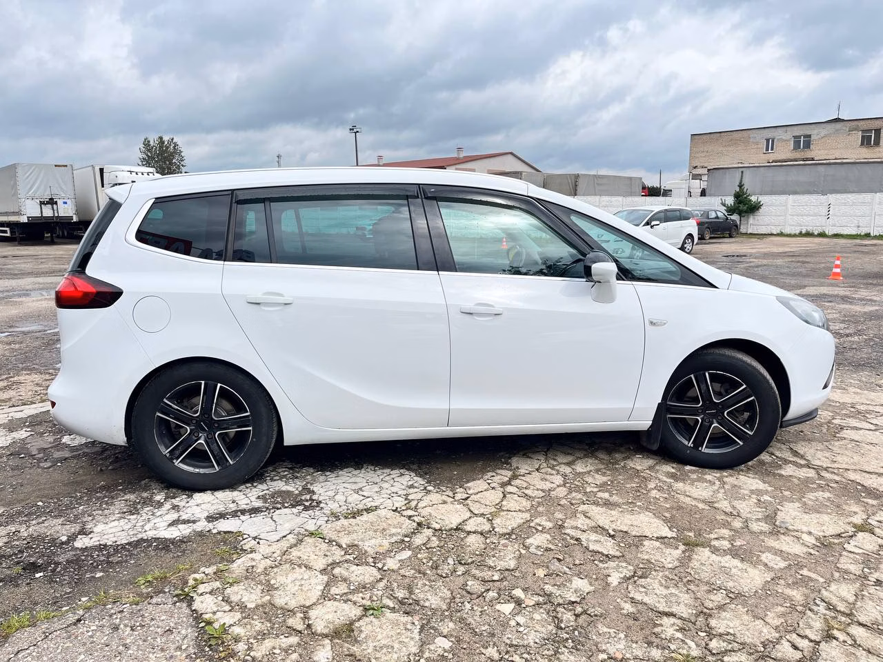 Opel Zafira фото 4