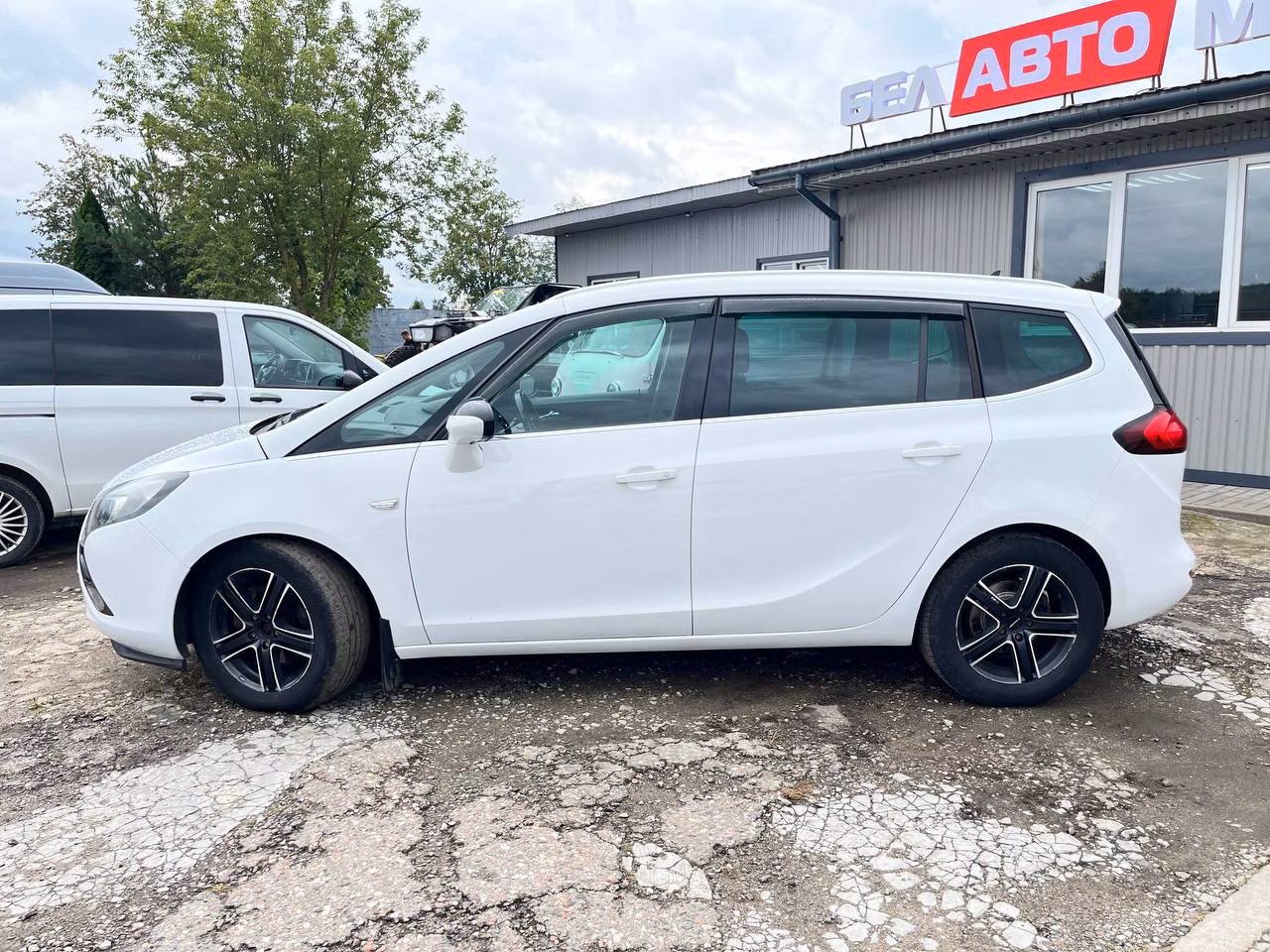 Opel Zafira фото 8