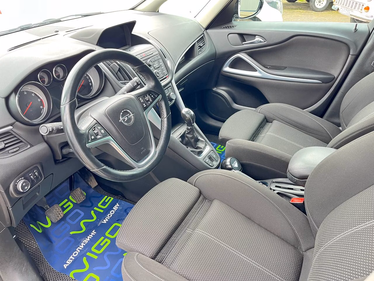 Opel Zafira фото 9