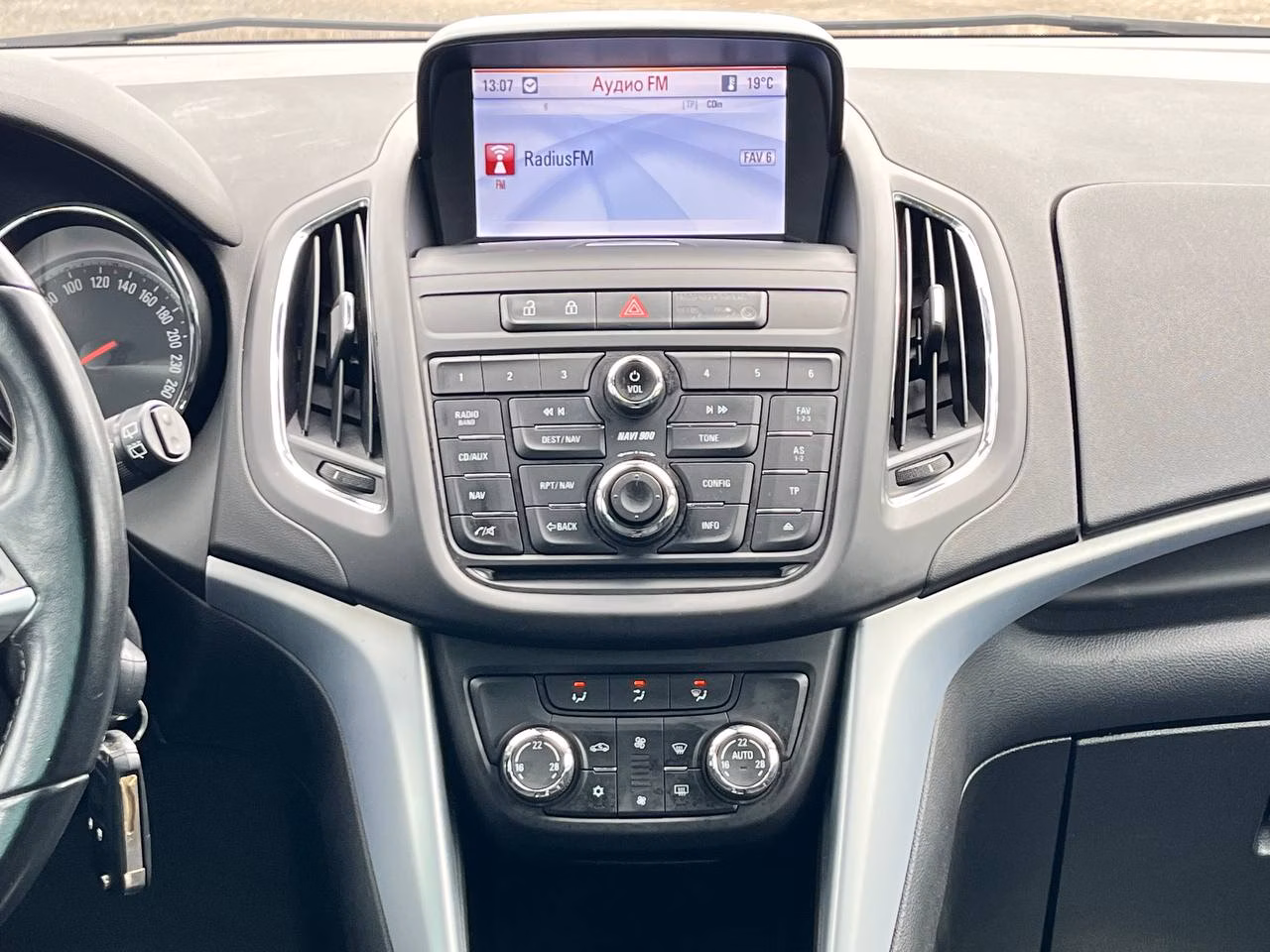 Opel Zafira фото 12