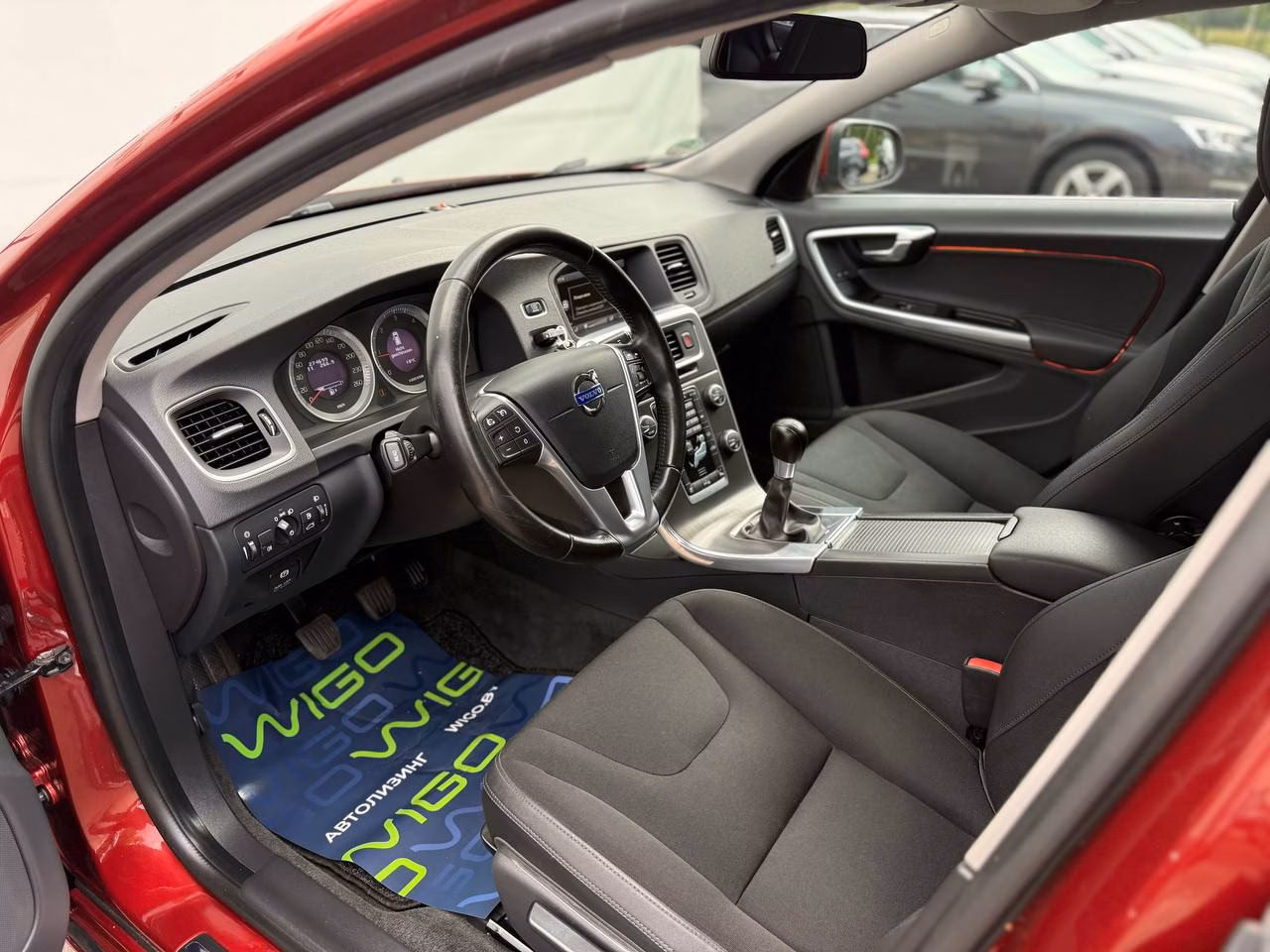 Volvo V60 фото 9