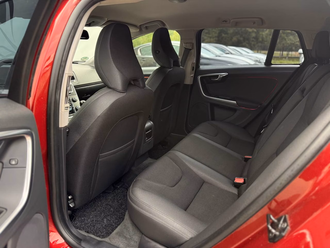 Volvo V60 фото 11