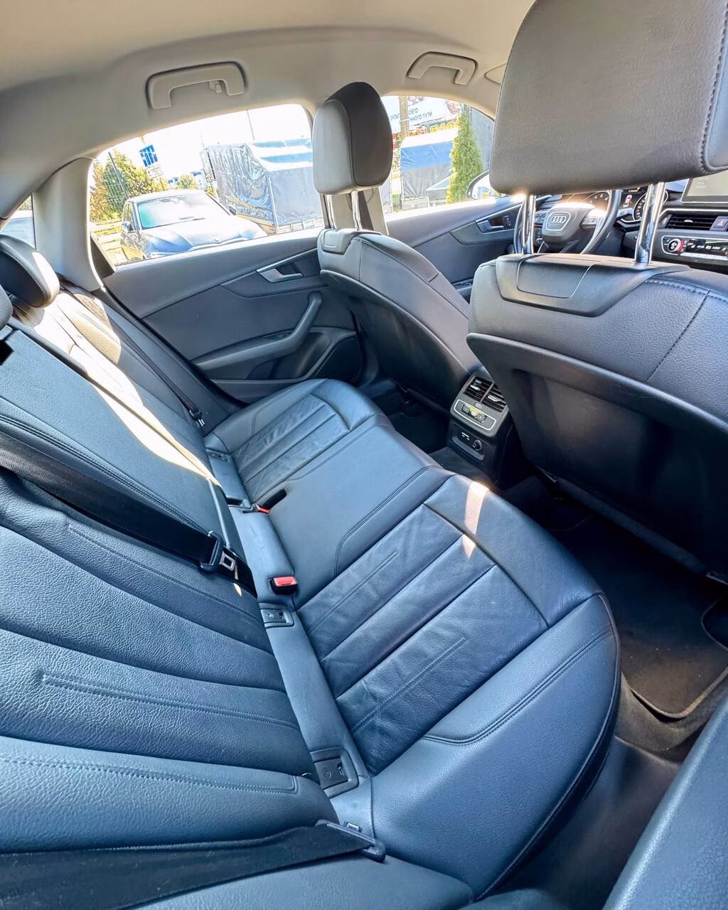 Audi A4 фото 12