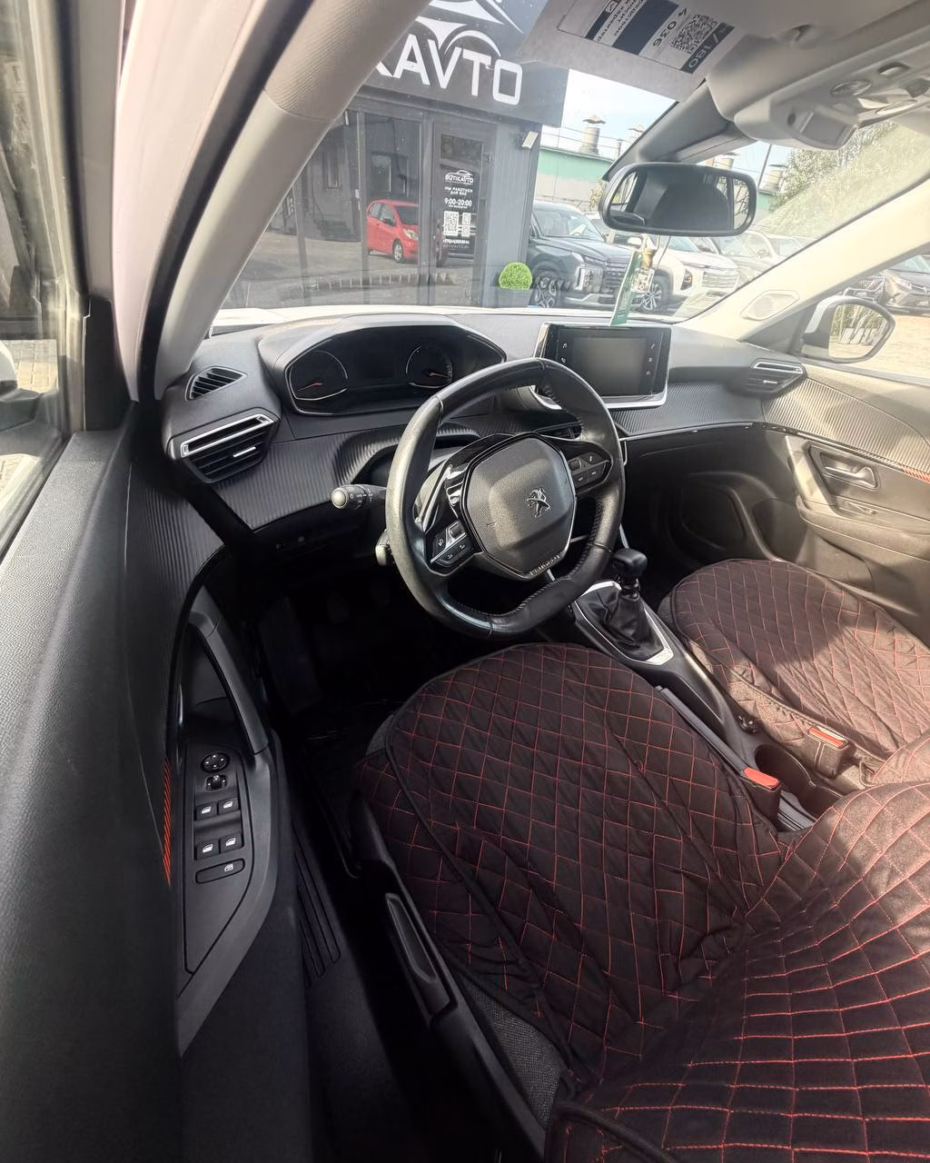 Peugeot 2008 фото 9