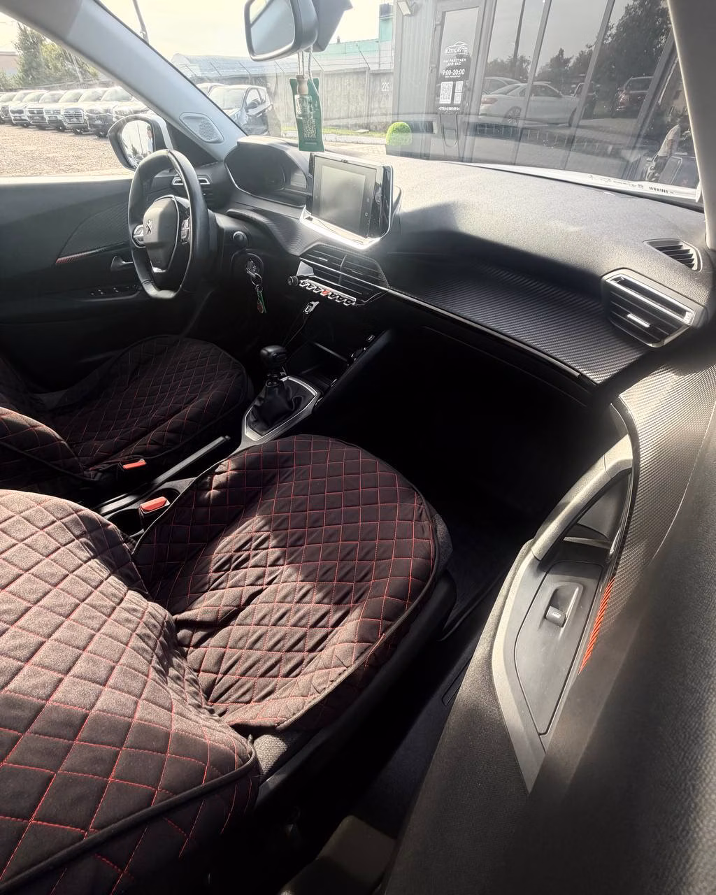 Peugeot 2008 фото 12
