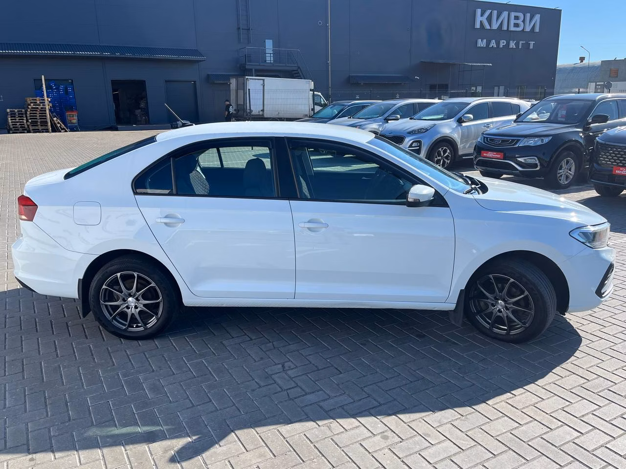 Volkswagen Polo Sedan фото 4