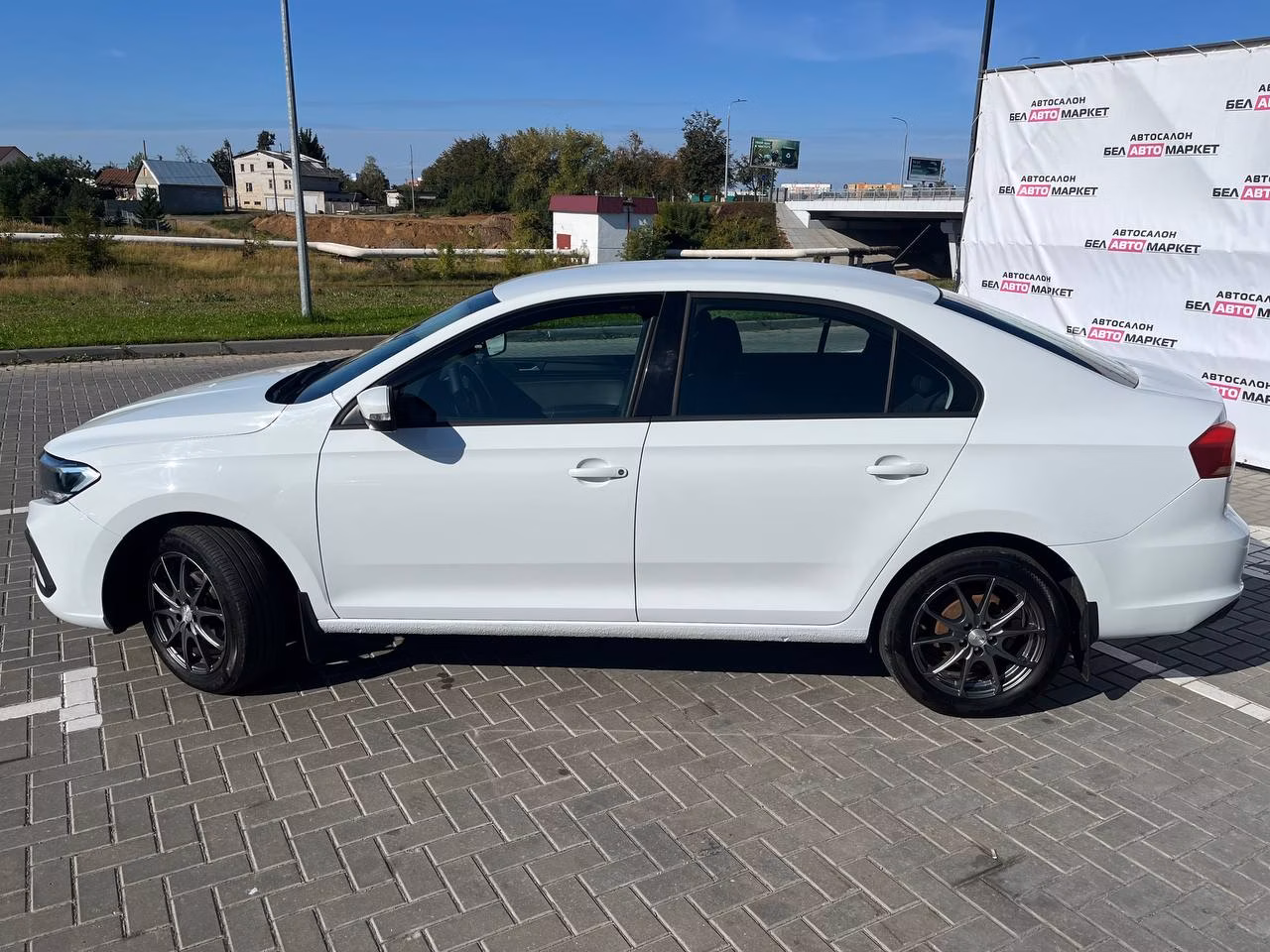 Volkswagen Polo Sedan фото 8