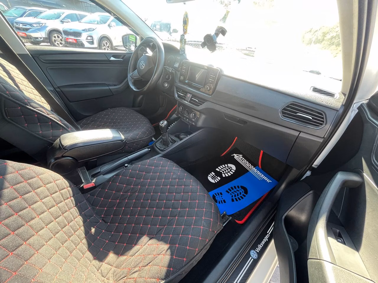 Volkswagen Polo Sedan фото 12