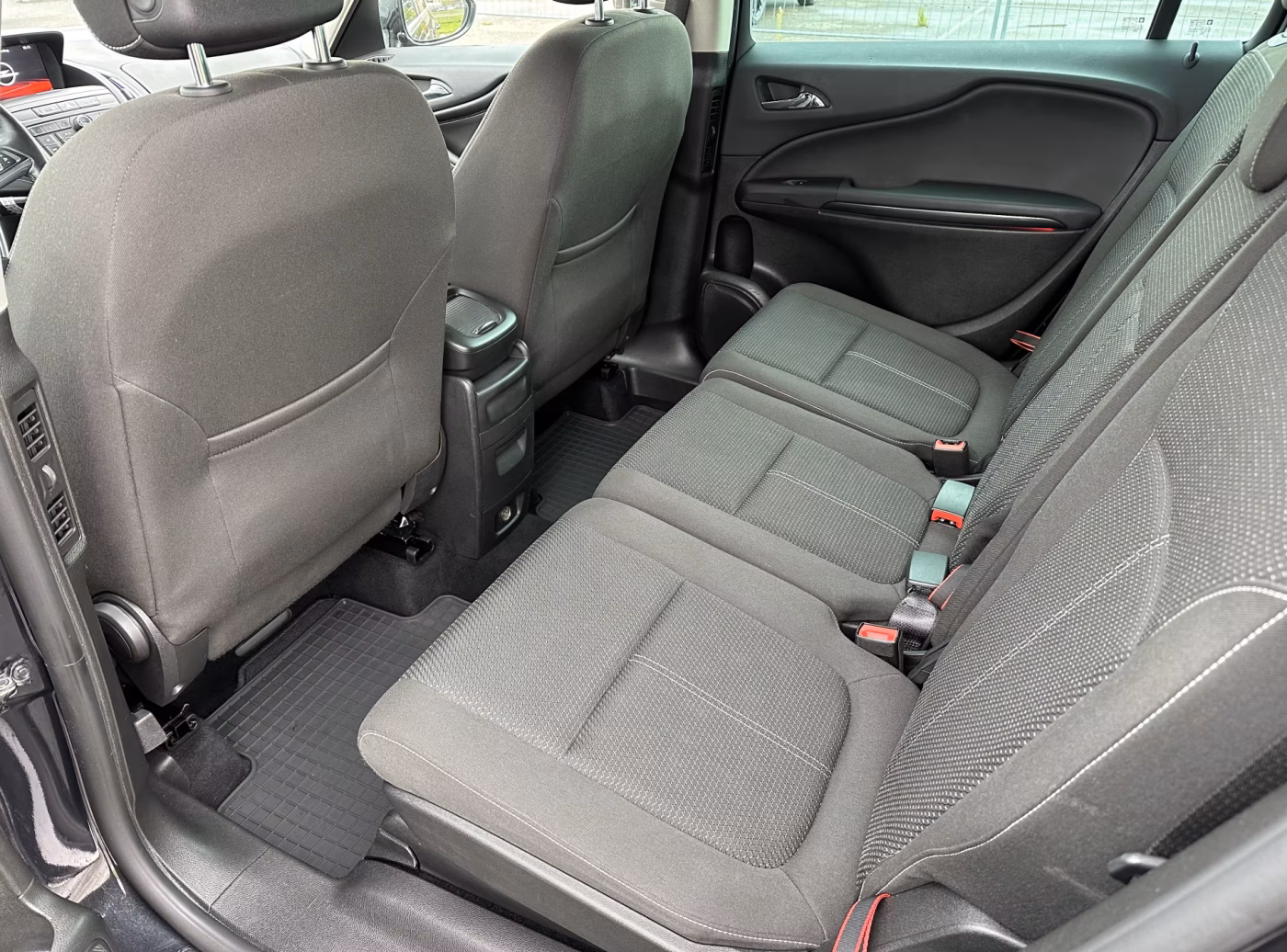 Opel Zafira фото 9
