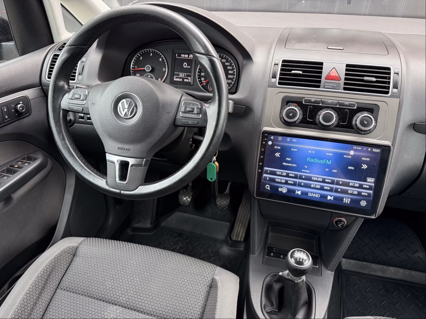 Volkswagen Touran фото 11