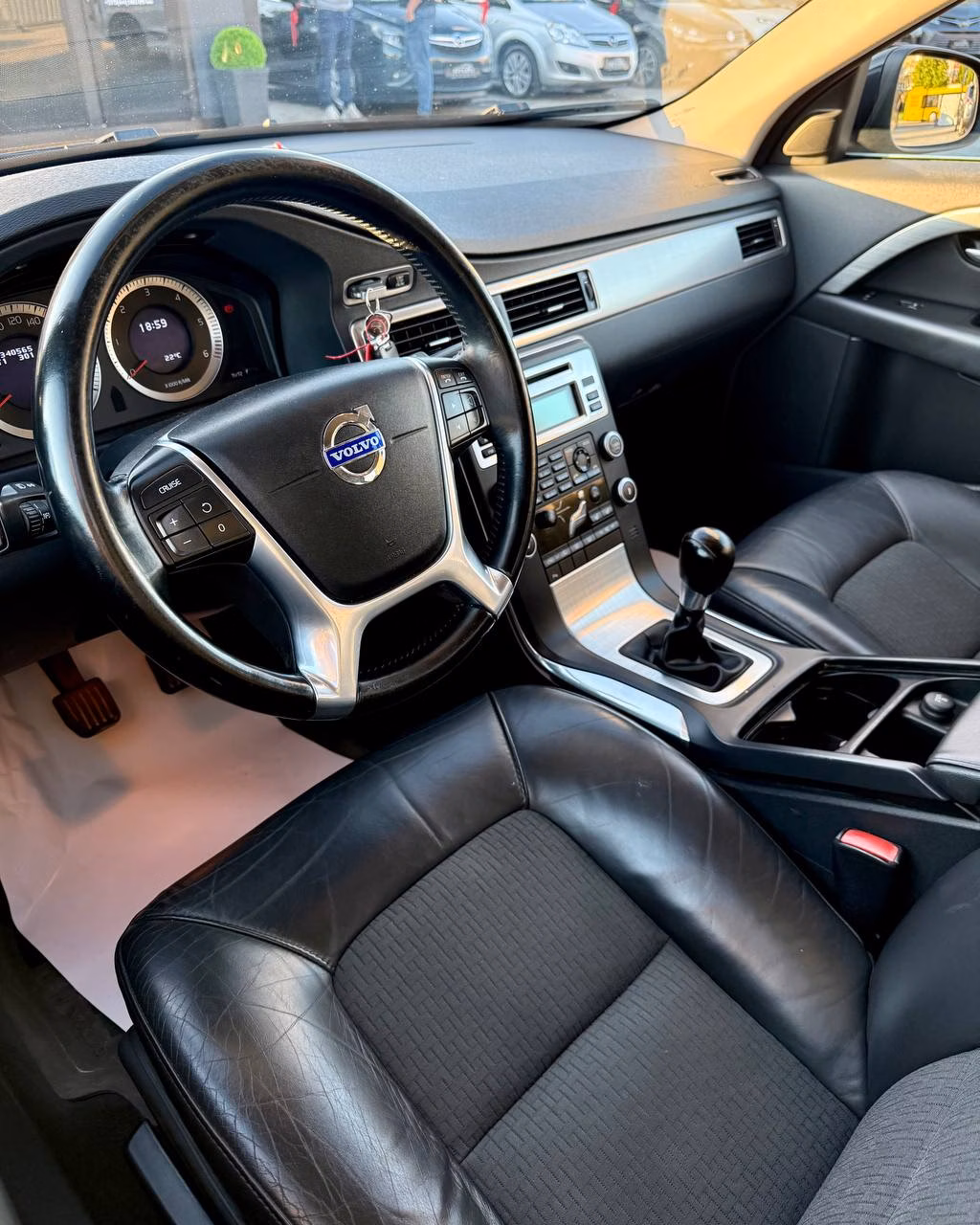 Volvo V70 фото 9