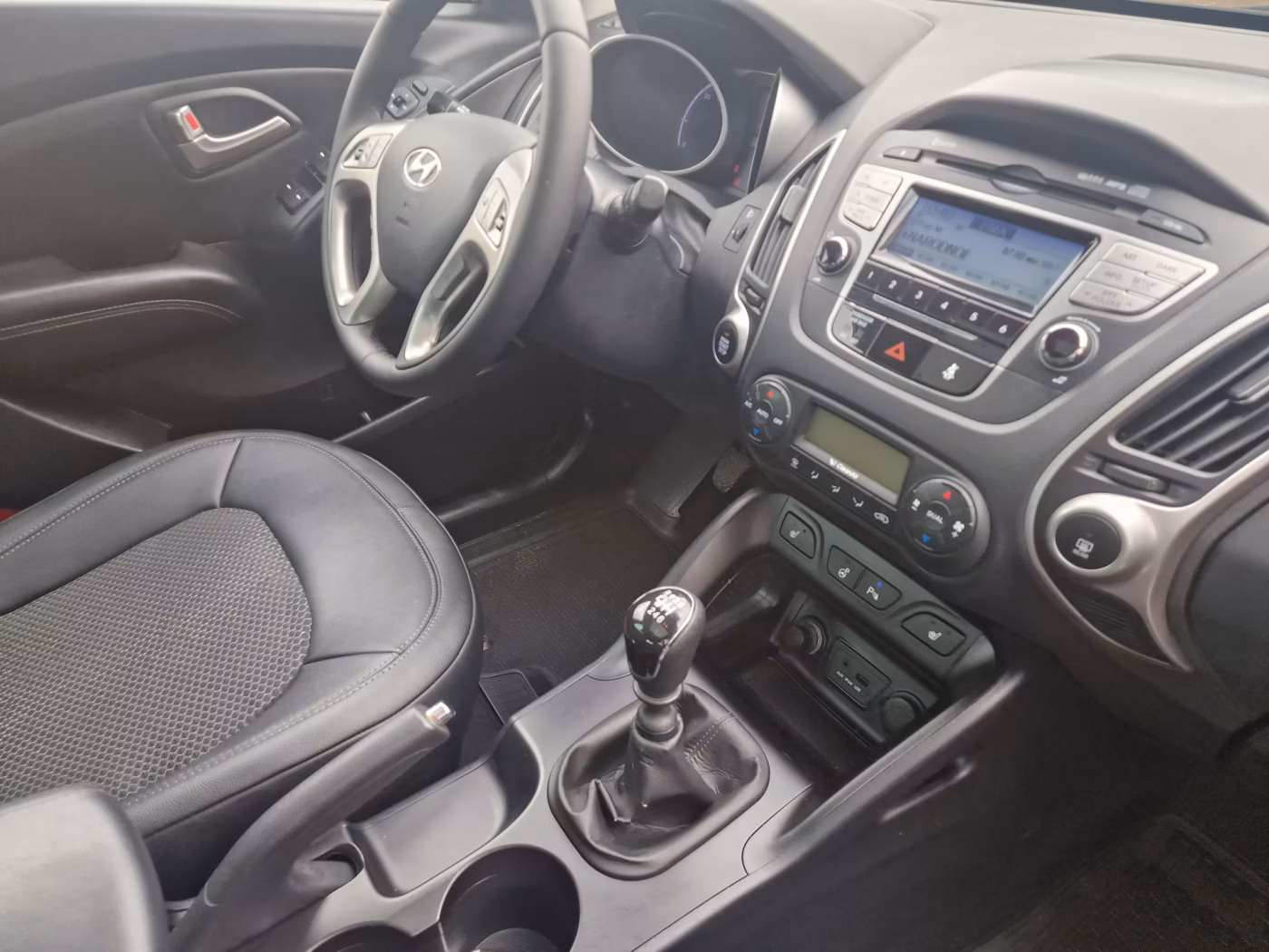 Hyundai ix35 фото 9