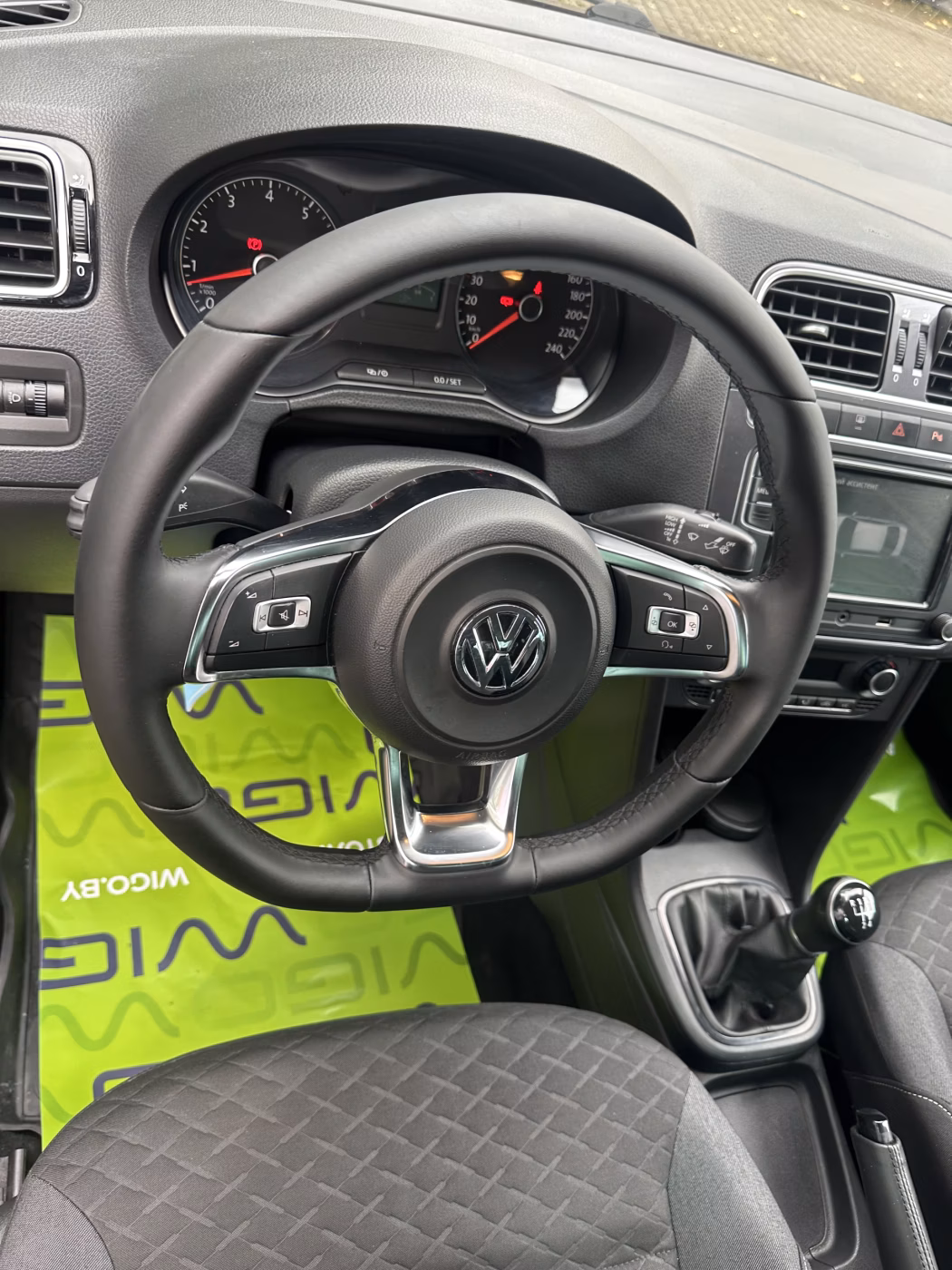 Volkswagen Polo Sedan фото 11
