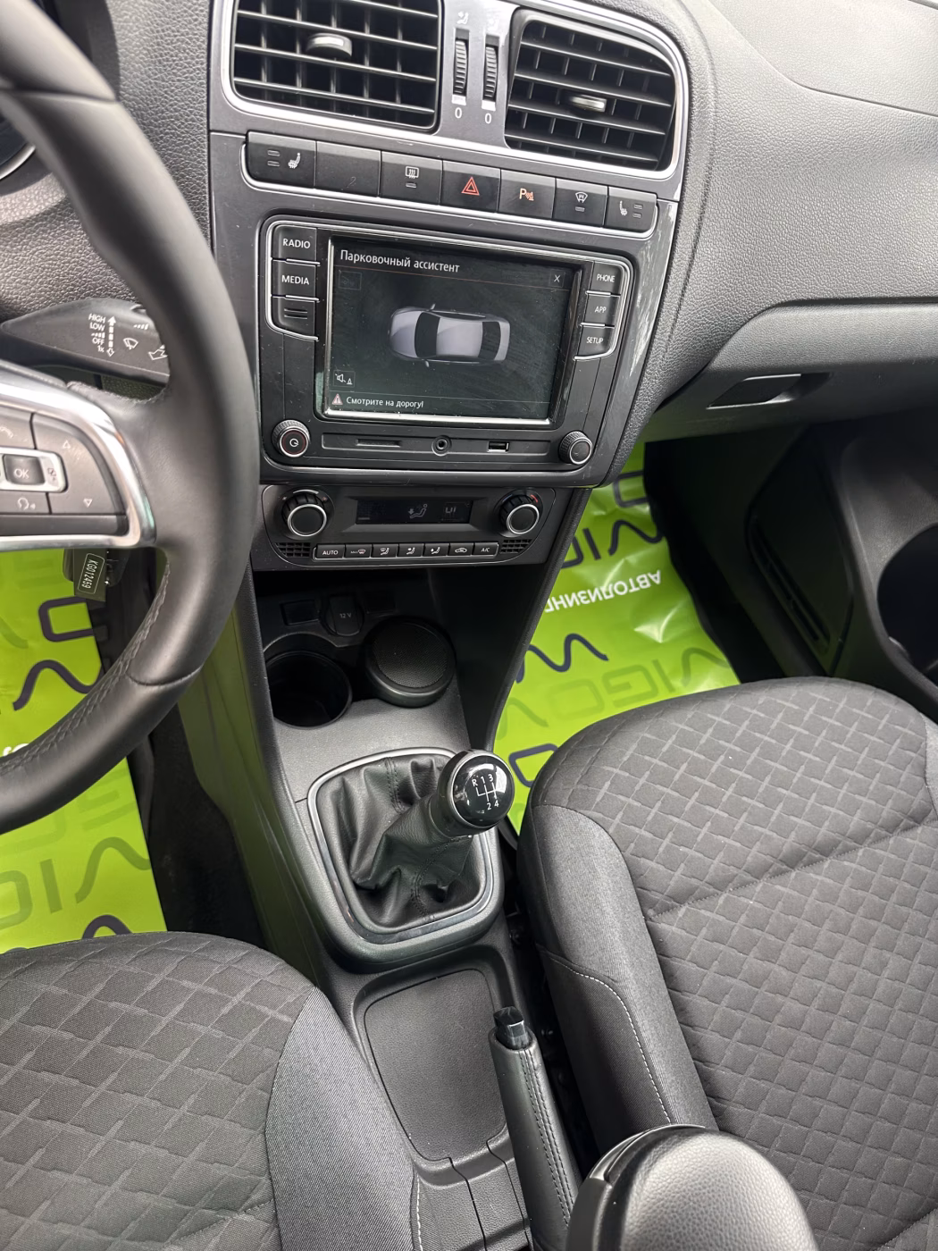 Volkswagen Polo Sedan фото 12