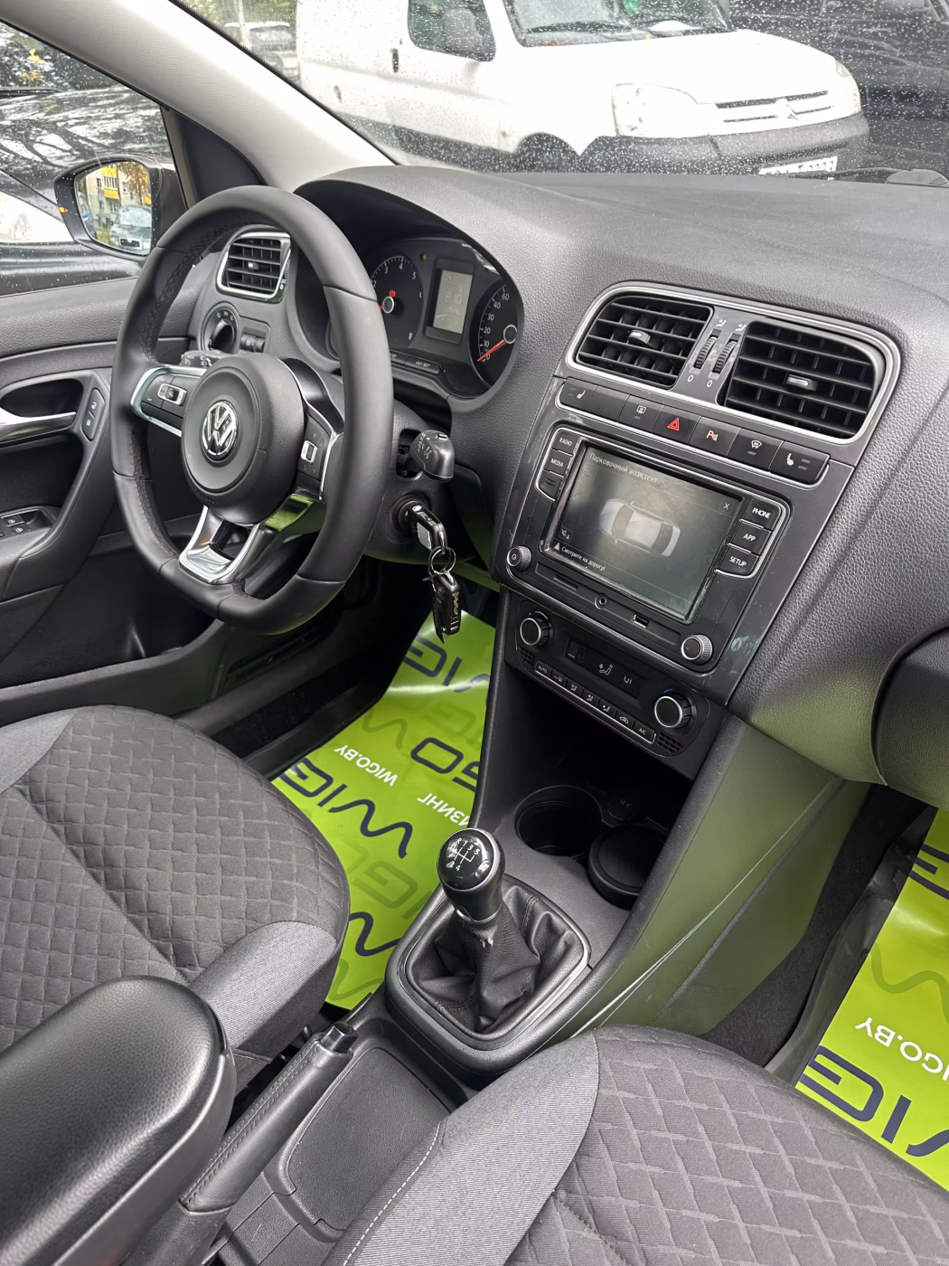 Volkswagen Polo Sedan фото 14