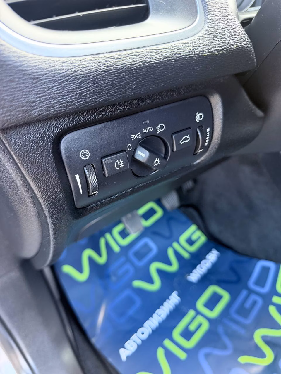 Volvo V40 фото 8