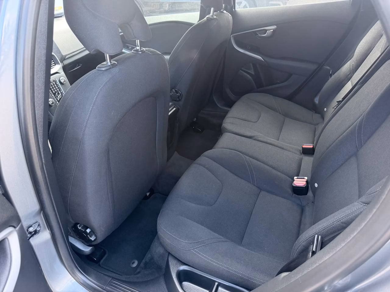 Volvo V40 фото 12