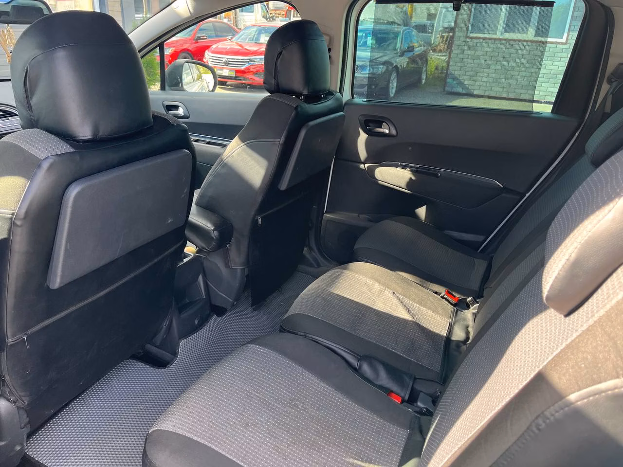 Peugeot 5008 фото 14