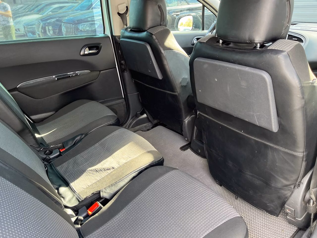Peugeot 5008 фото 15