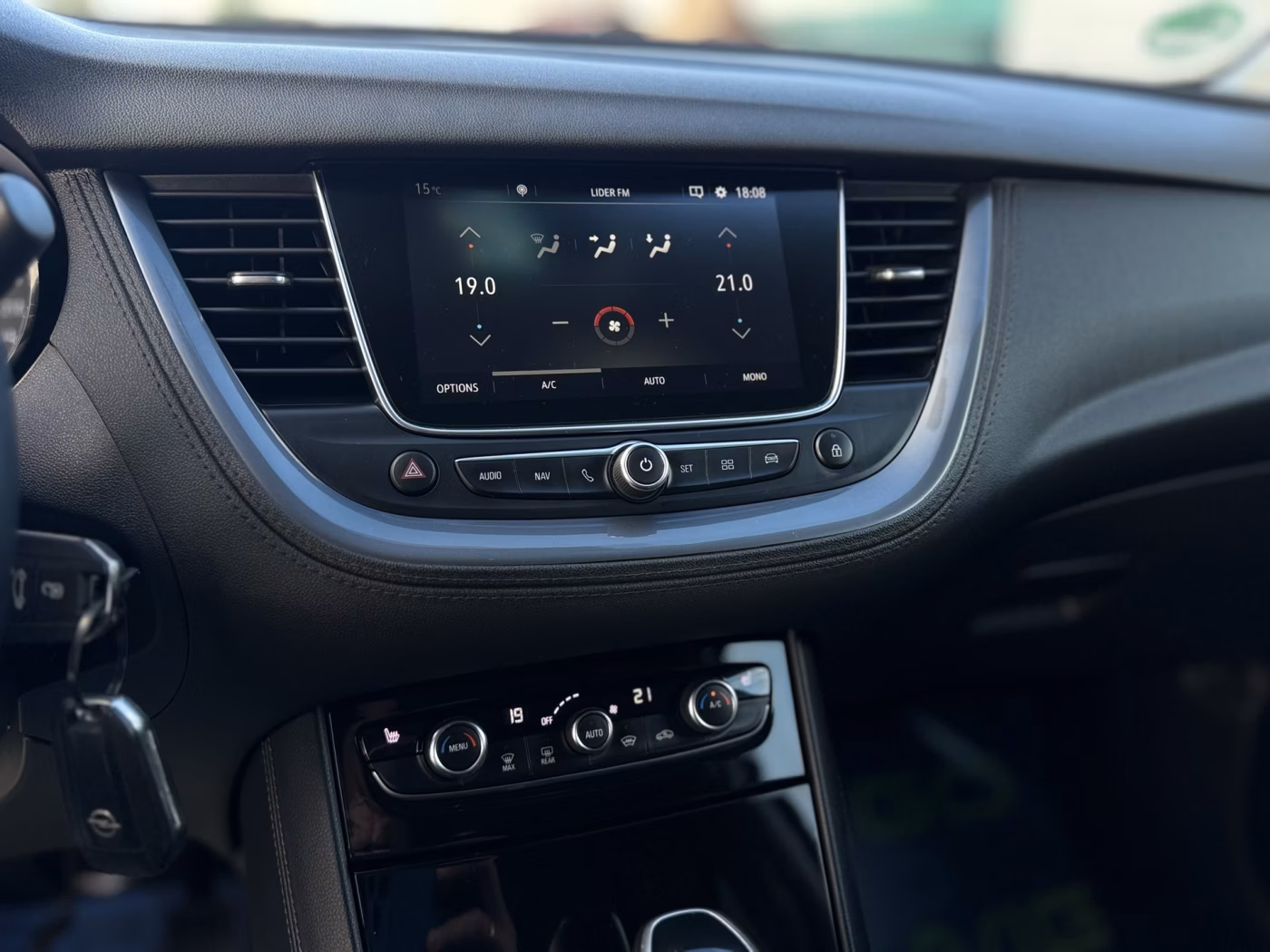 Opel Grandland X фото 19