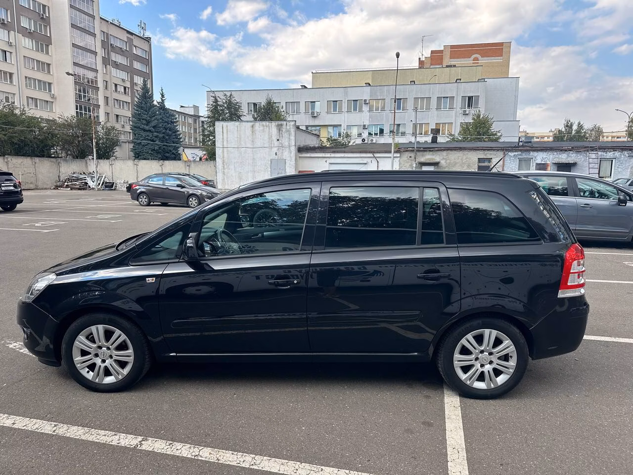 Opel Zafira фото 6