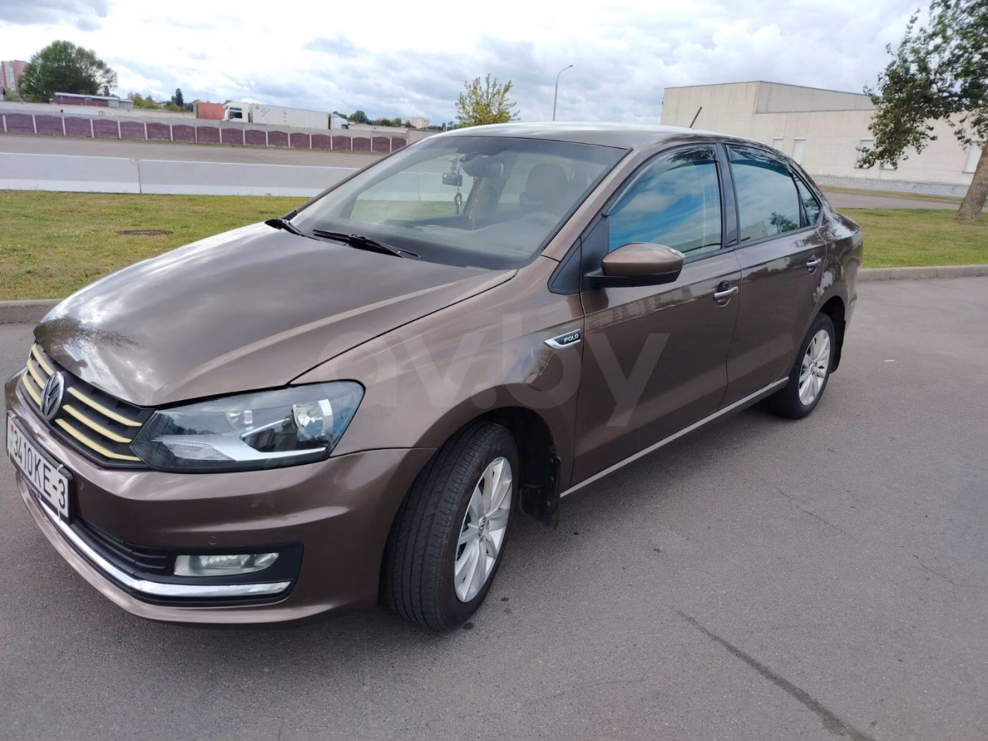 Volkswagen Polo Sedan фото 2