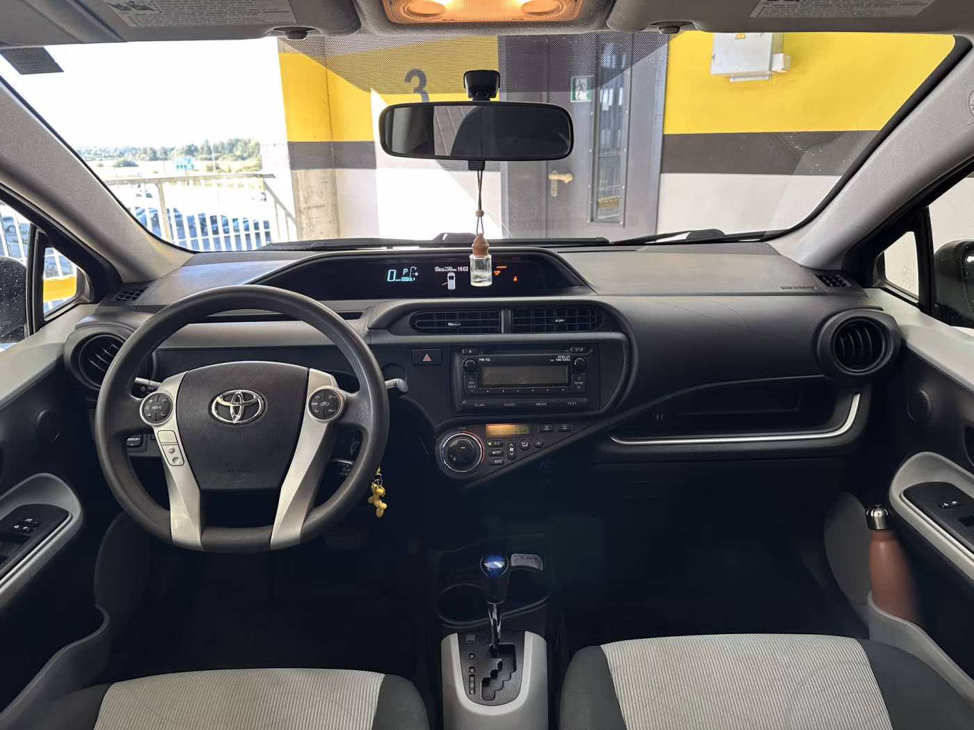 Toyota Prius C фото 9