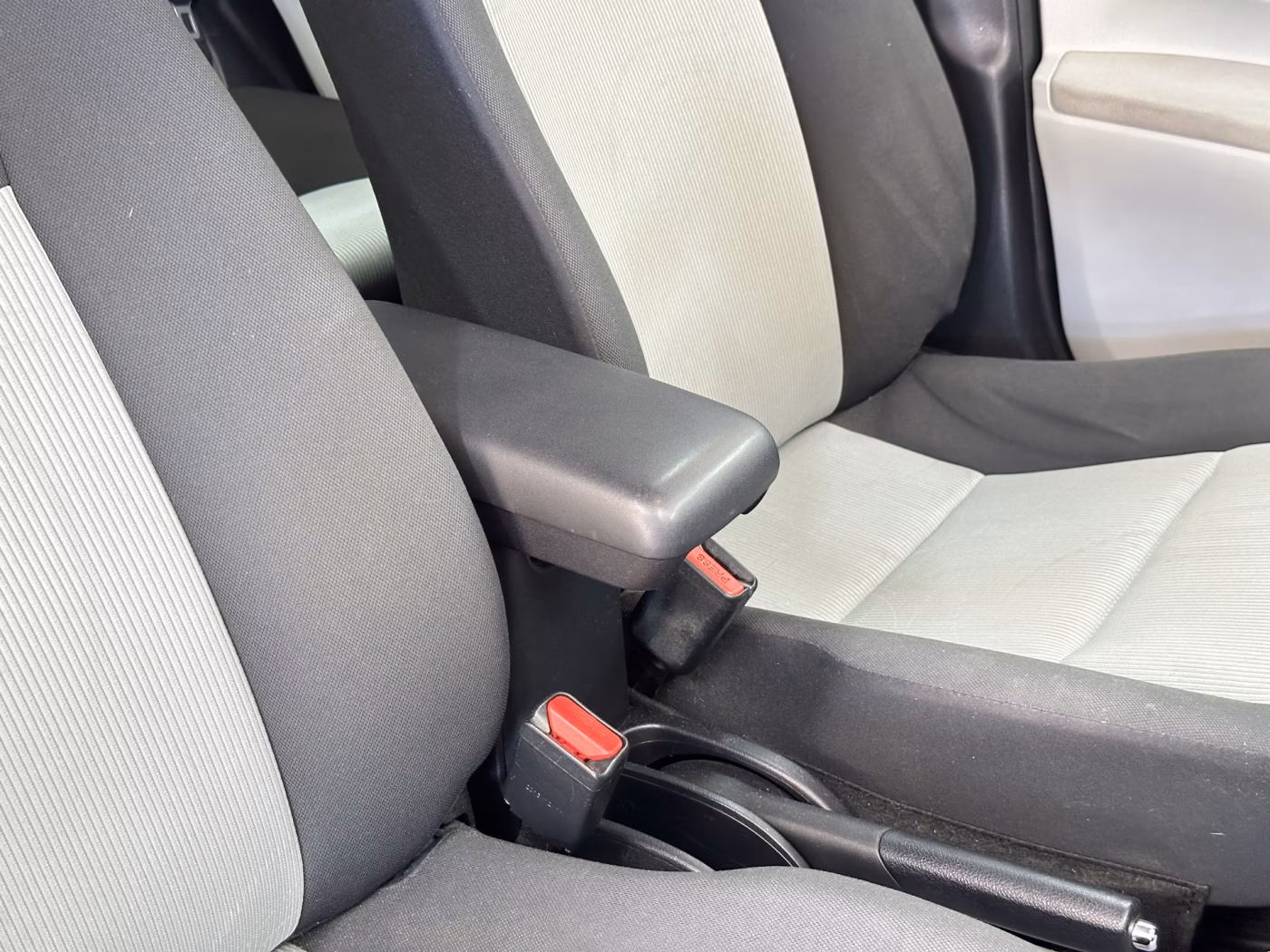 Toyota Prius C фото 15