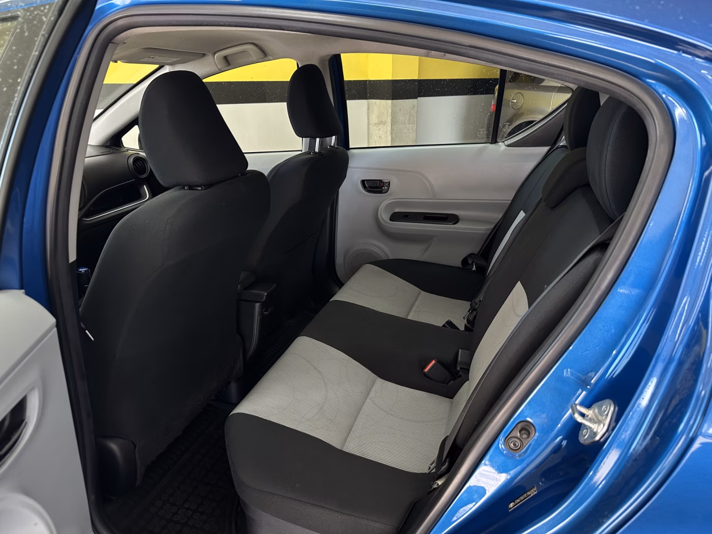 Toyota Prius C фото 16
