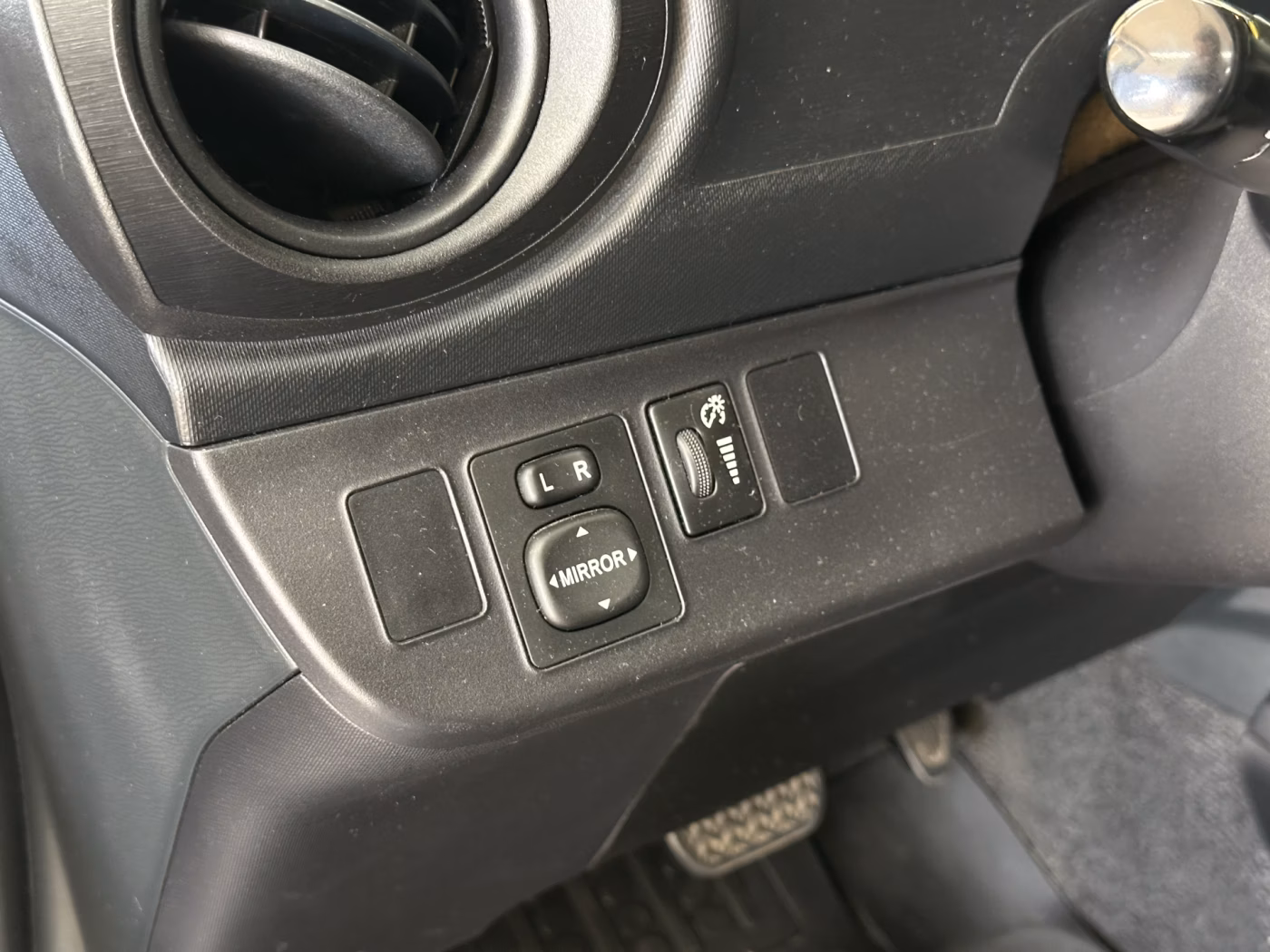 Toyota Prius C фото 19