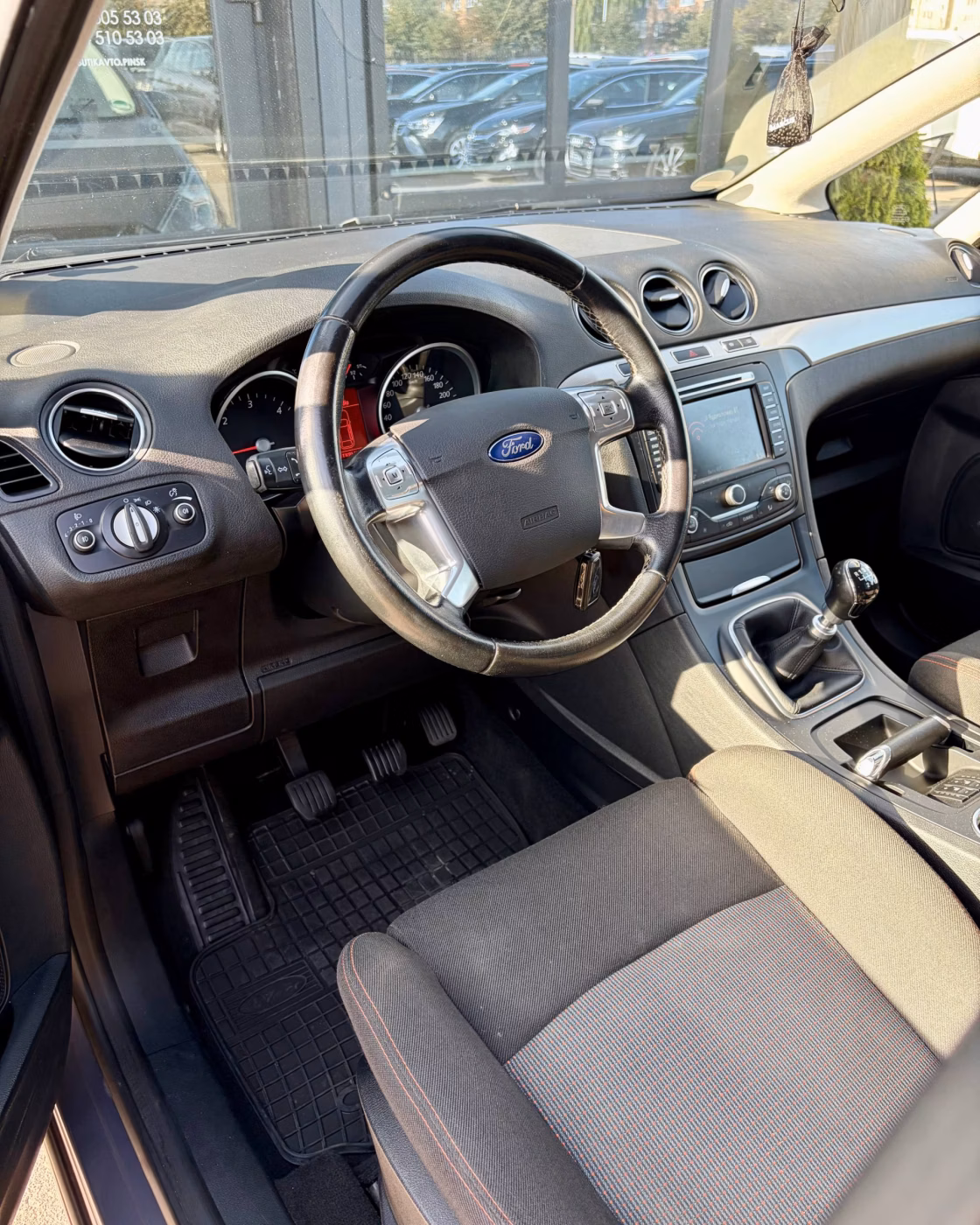 Ford S-MAX фото 10