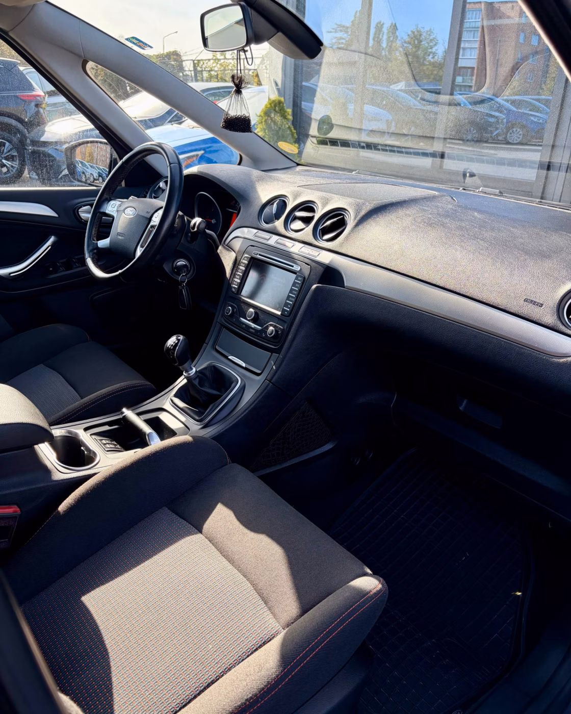 Ford S-MAX фото 11