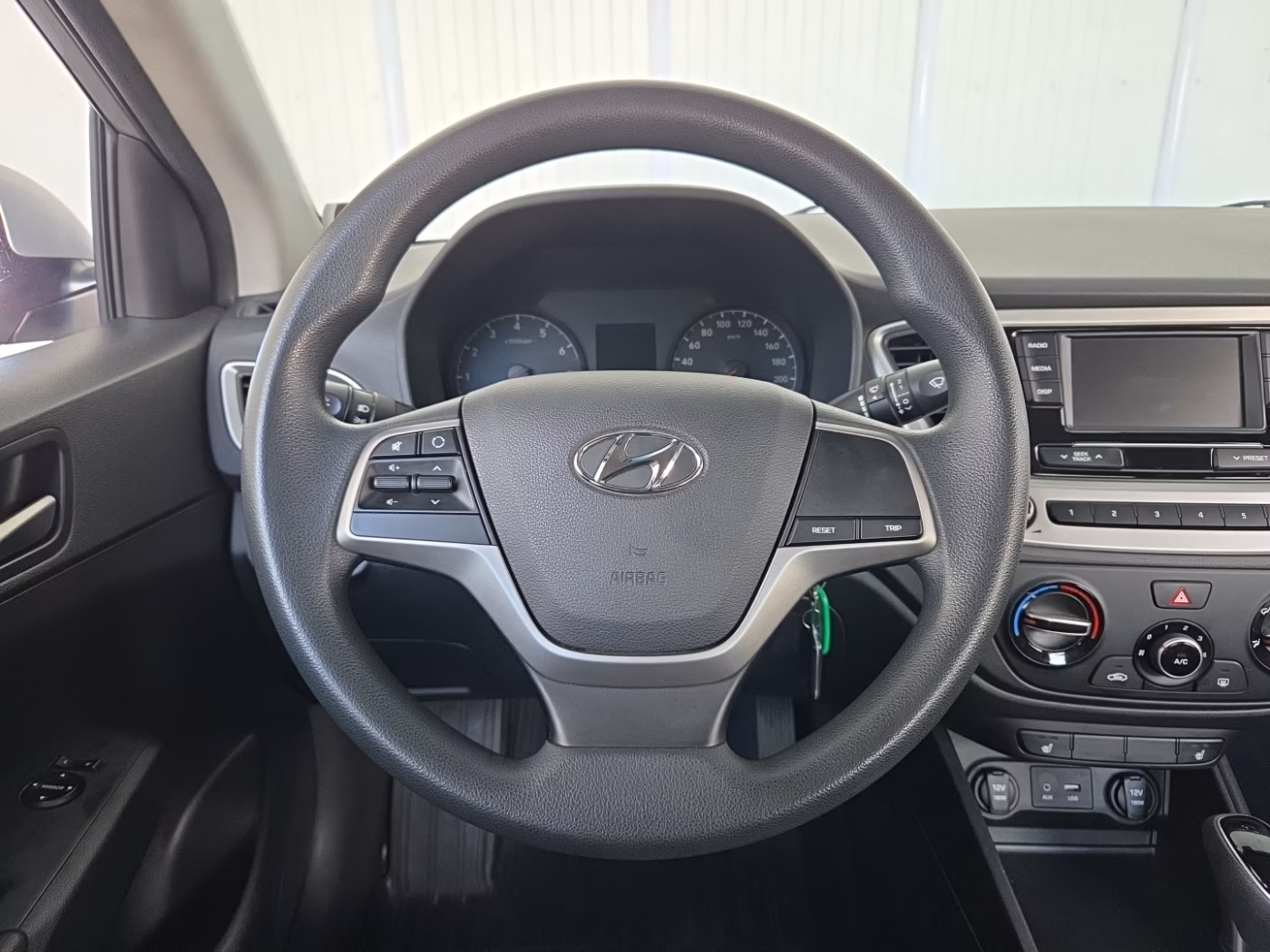 Hyundai Solaris фото 9