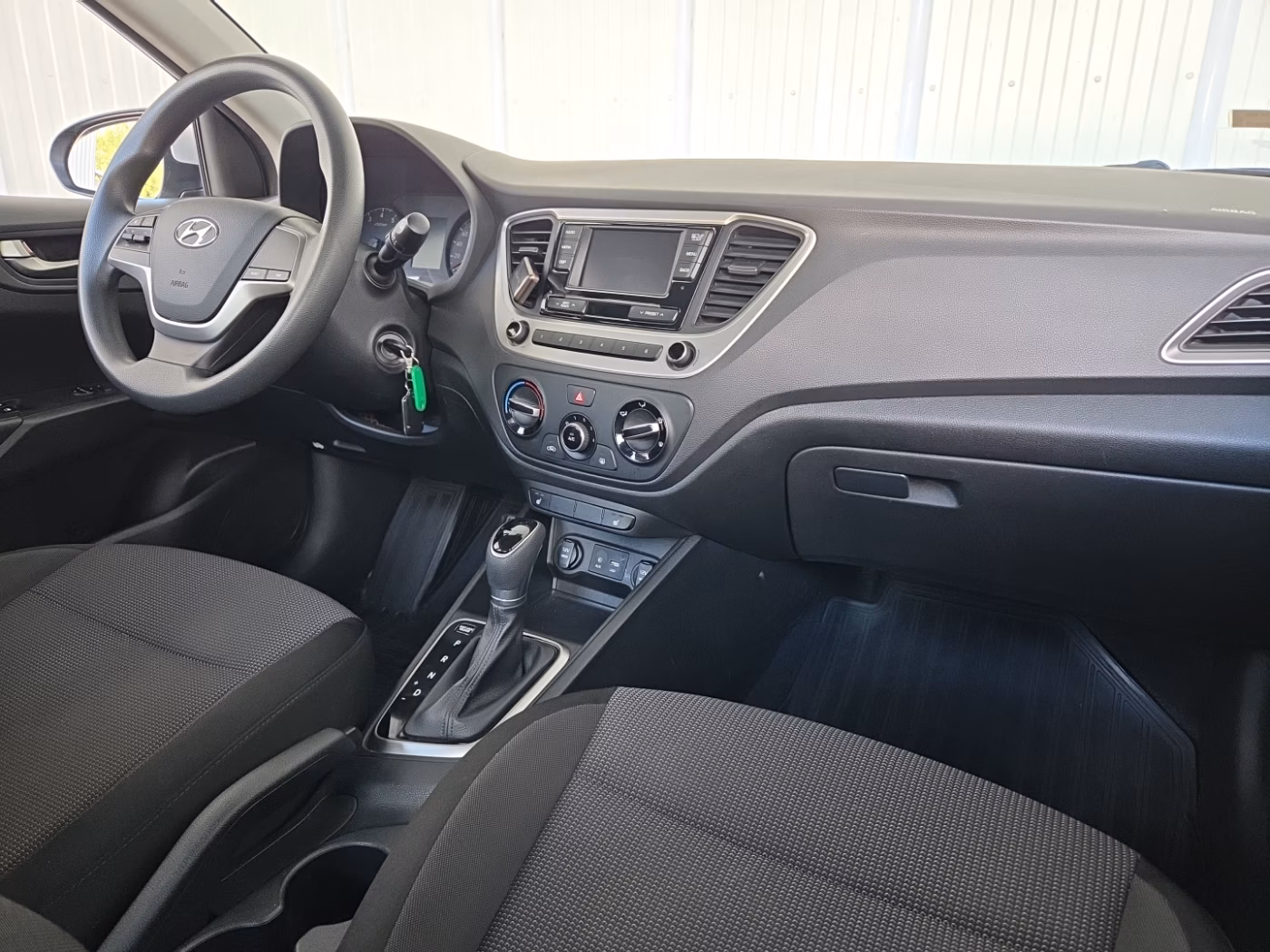 Hyundai Solaris фото 10