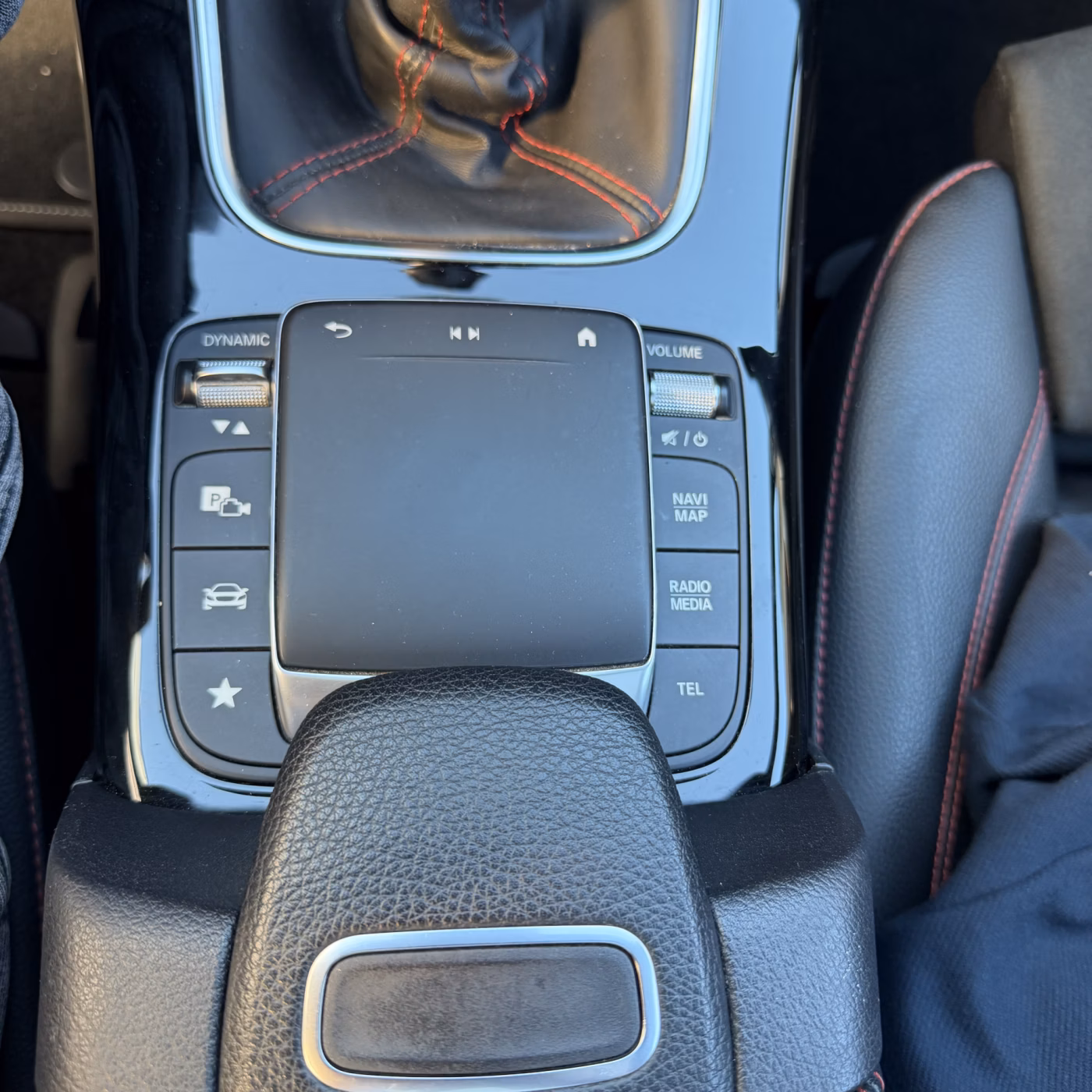 Mercedes-Benz CLA фото 16