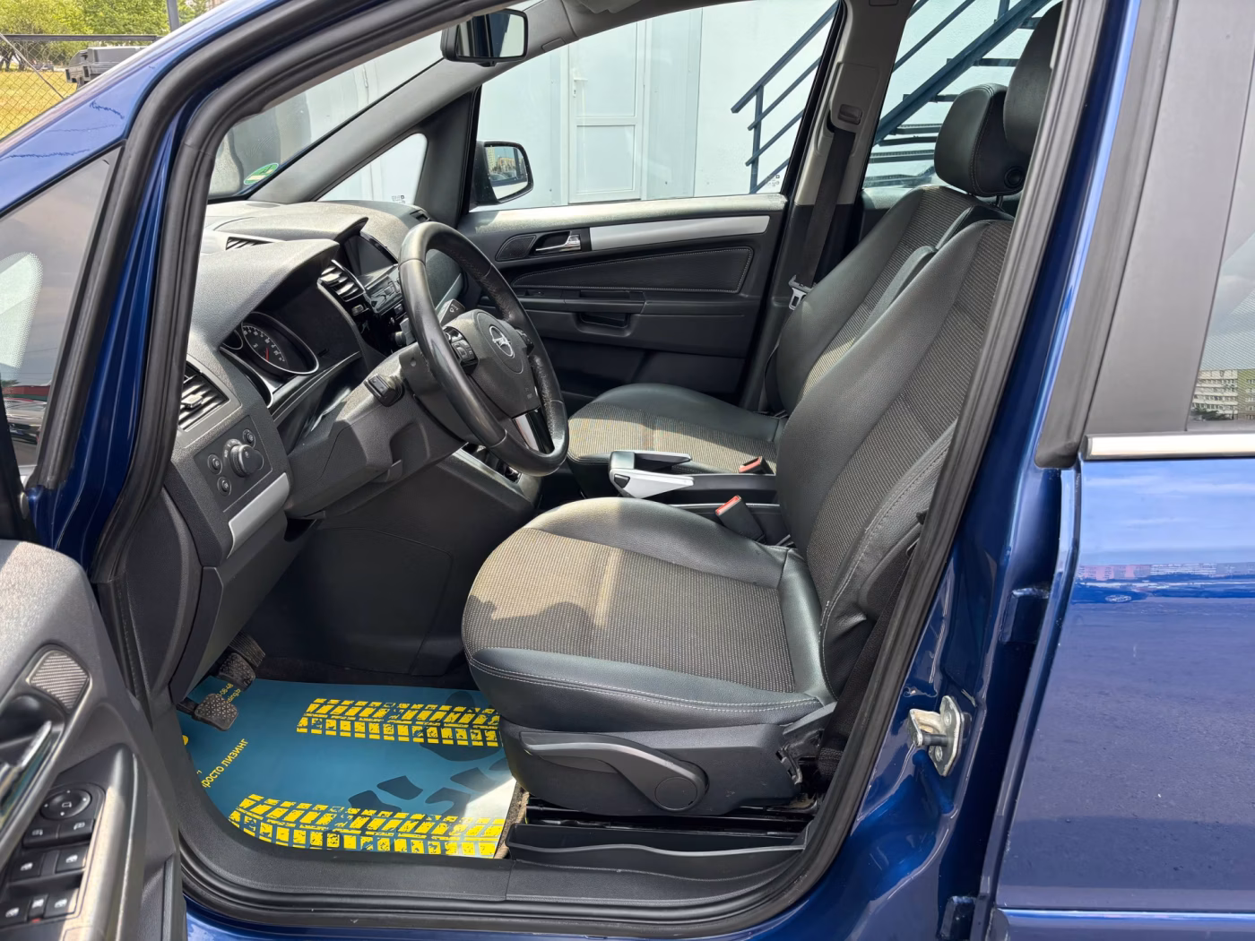 Opel Zafira фото 9