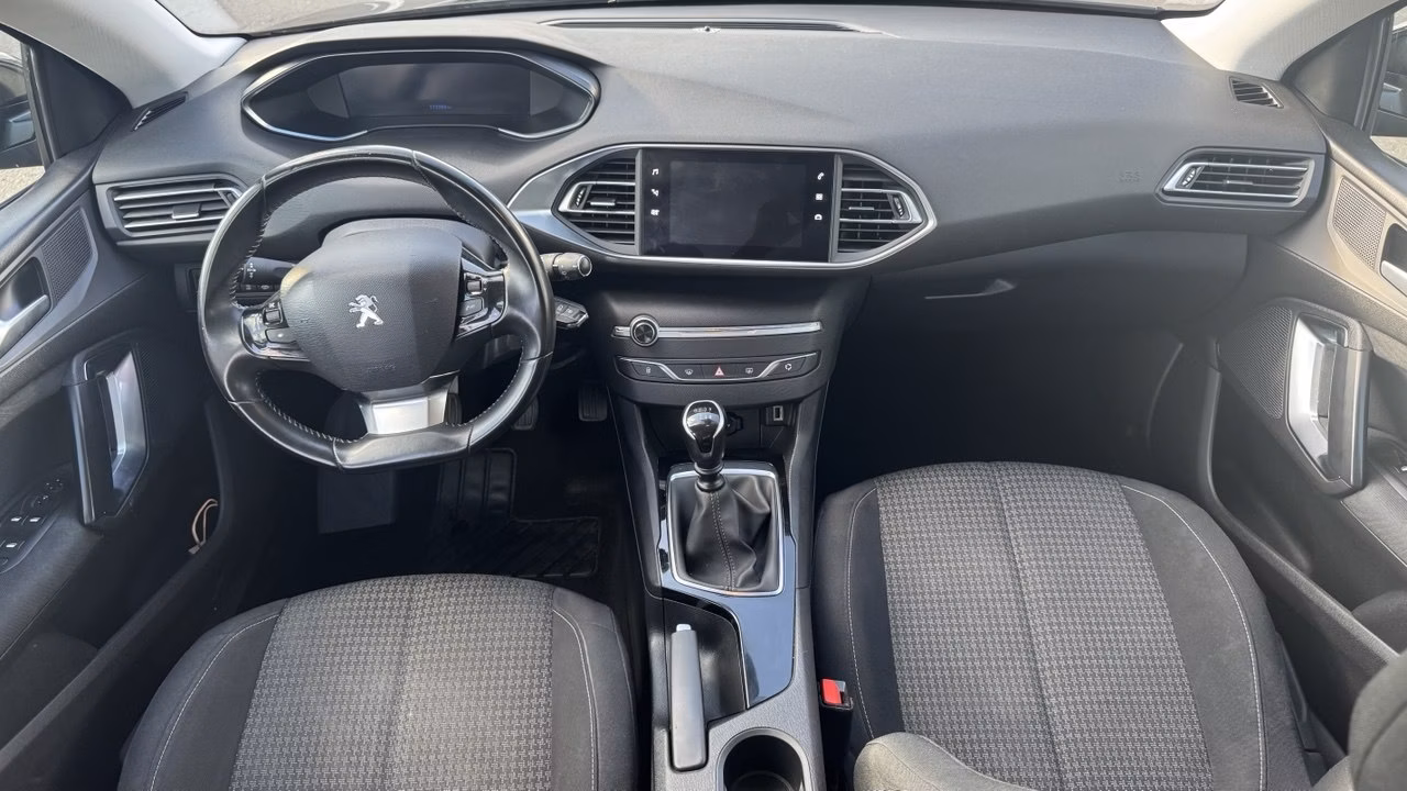 Peugeot 308 фото 9