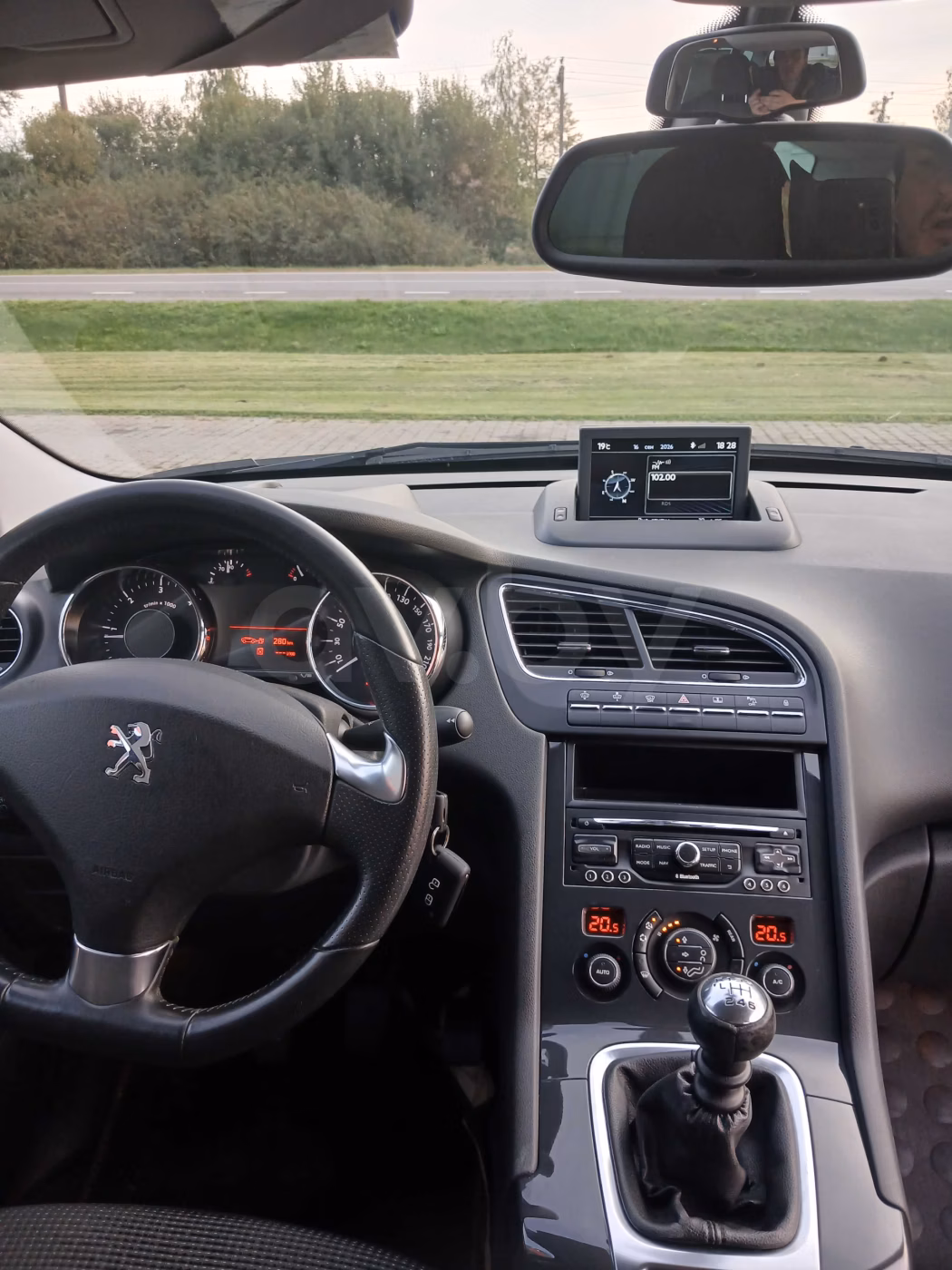 Peugeot 5008 фото 10