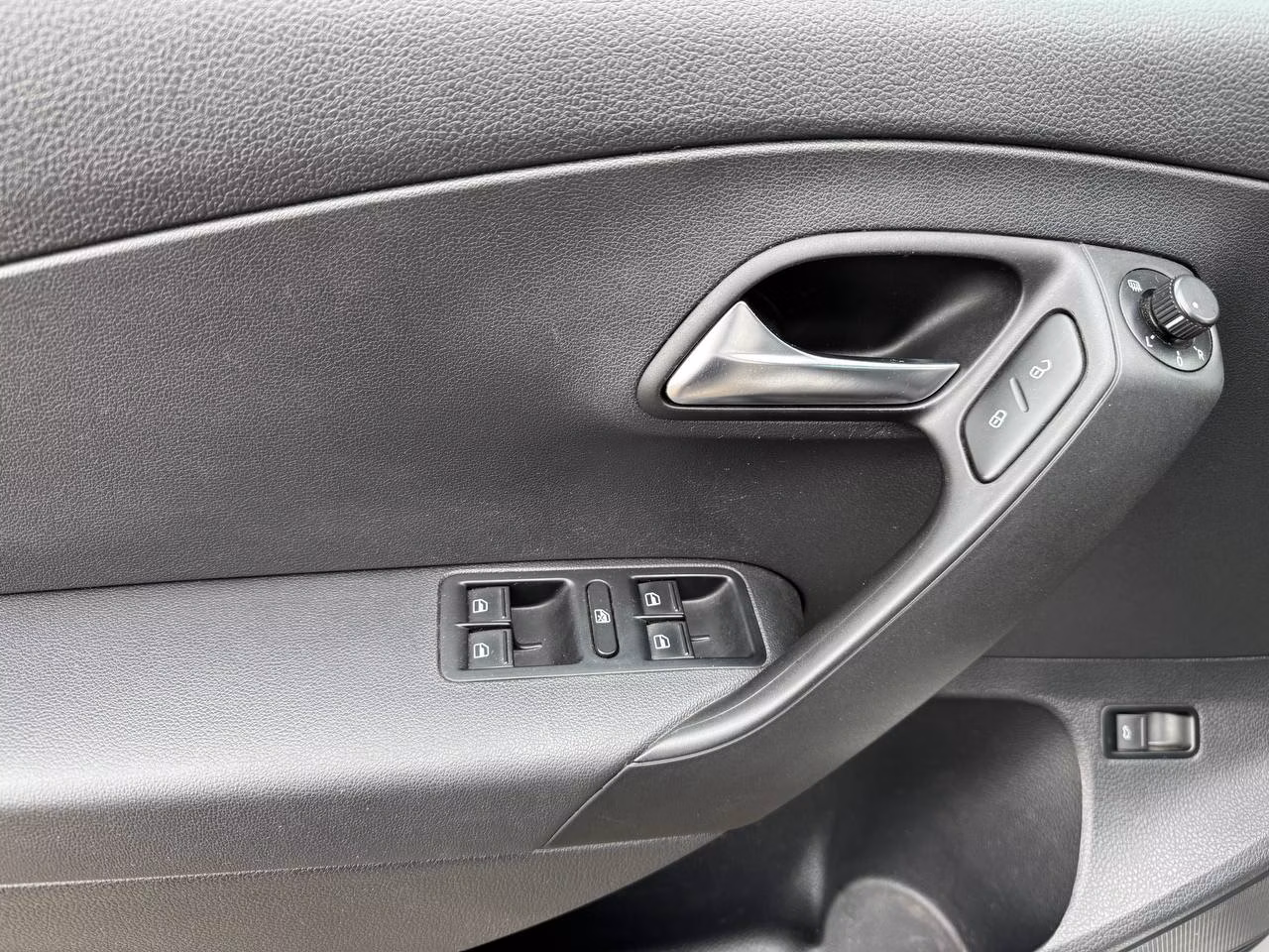 Volkswagen Polo Sedan фото 16