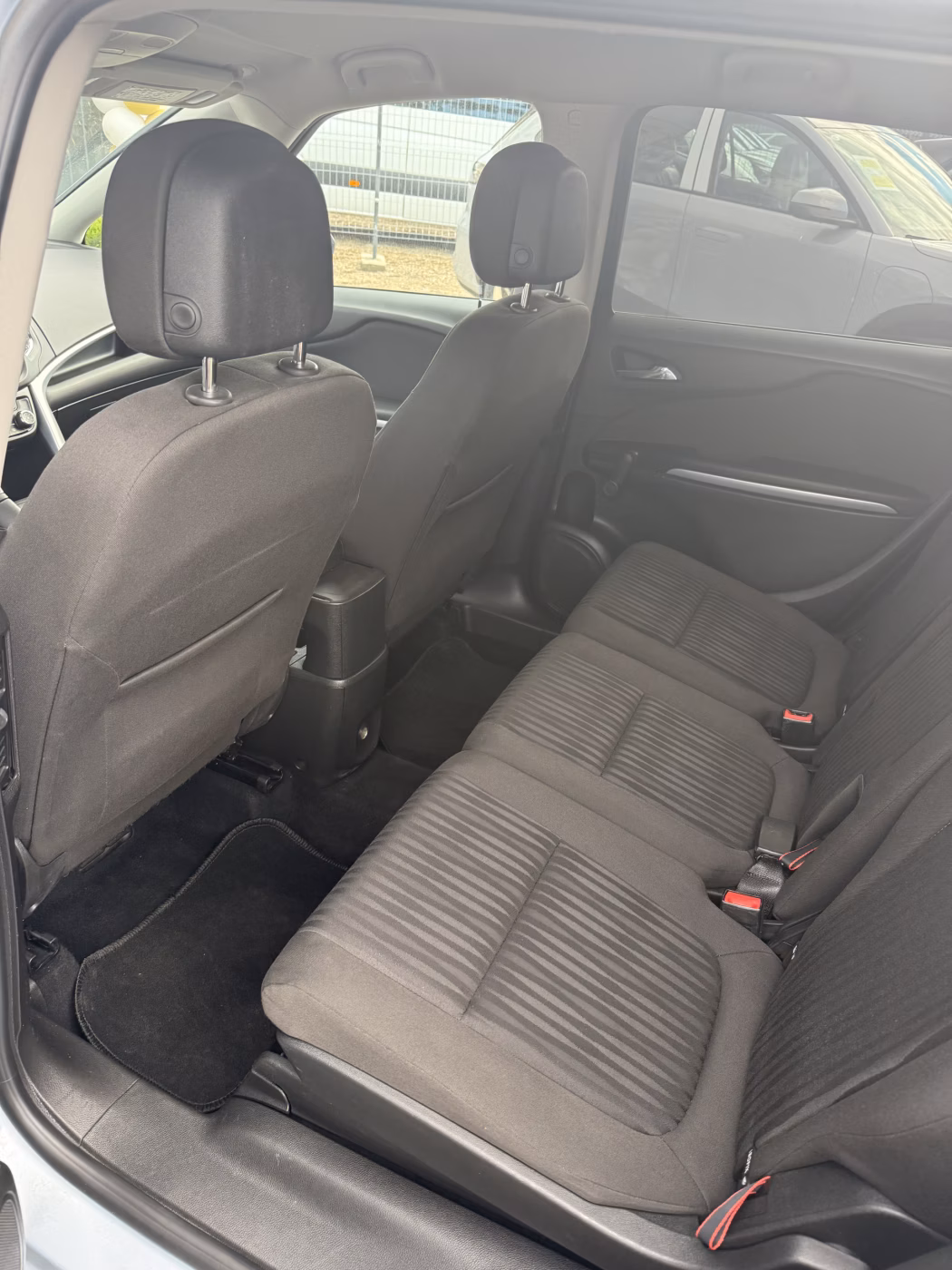 Opel Zafira фото 8