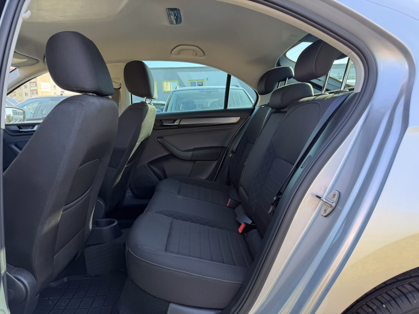 Skoda Rapid фото 8