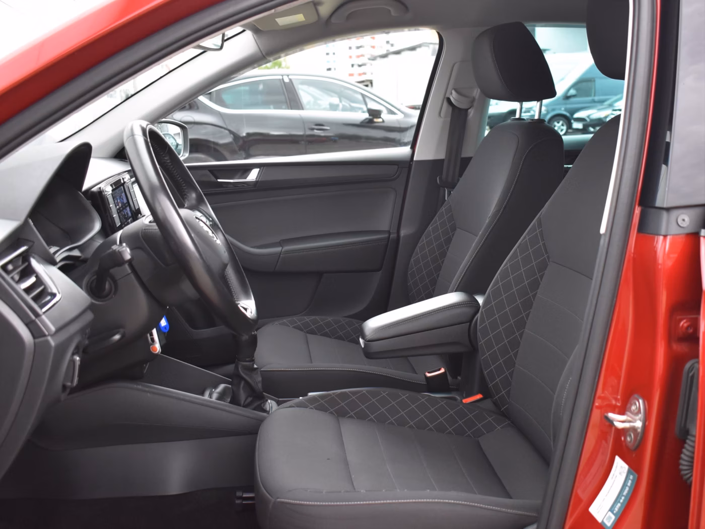 Skoda Rapid фото 9