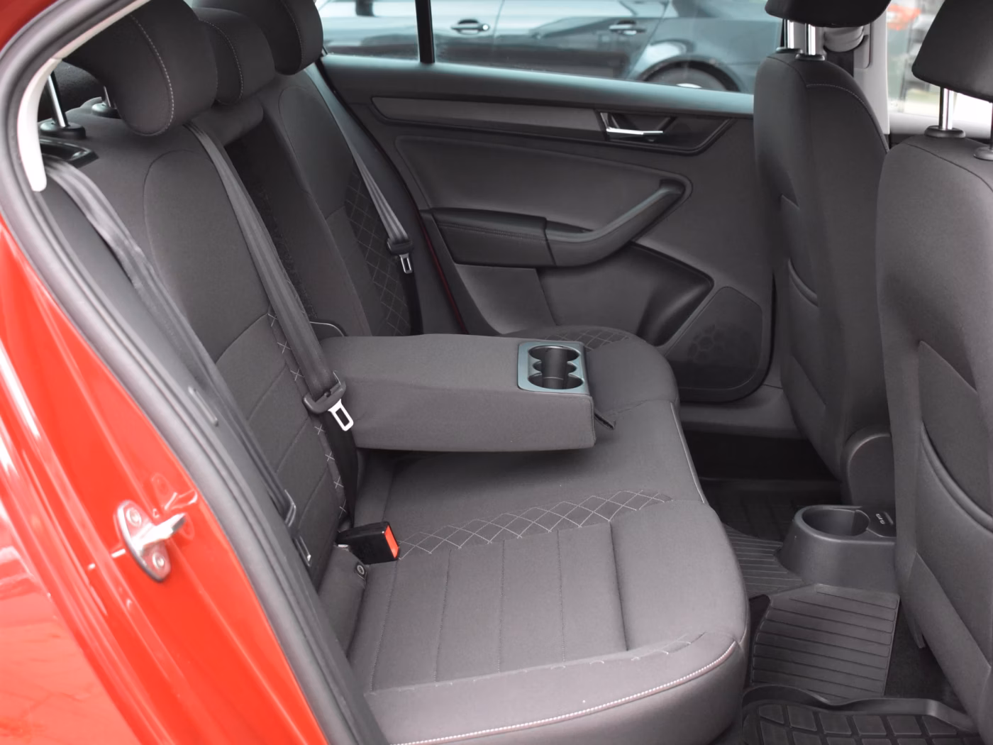 Skoda Rapid фото 11