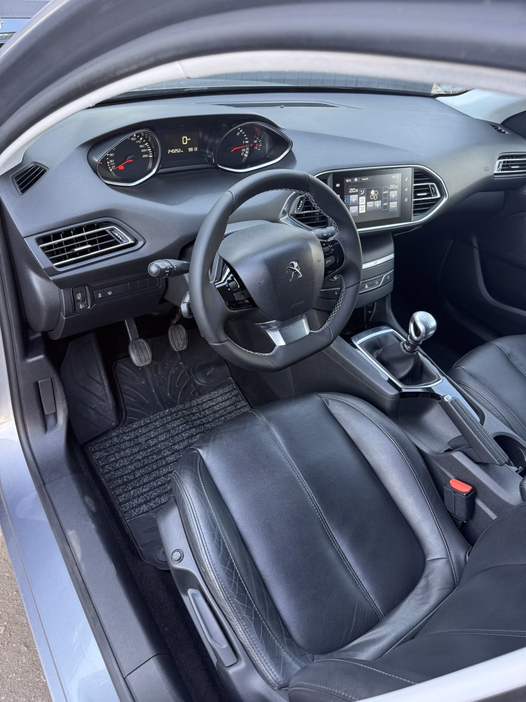 Peugeot 308 фото 7