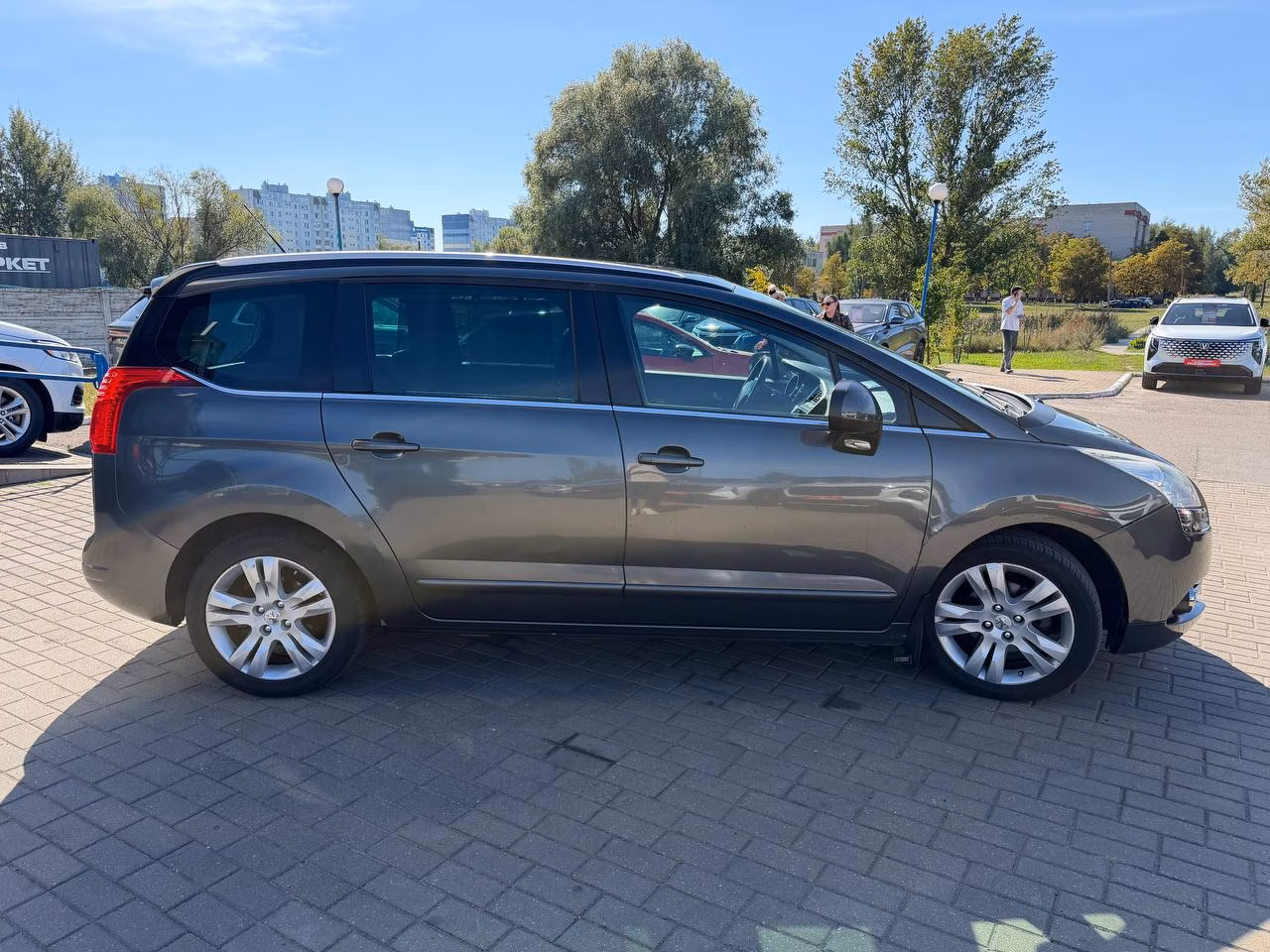 Peugeot 5008 фото 5