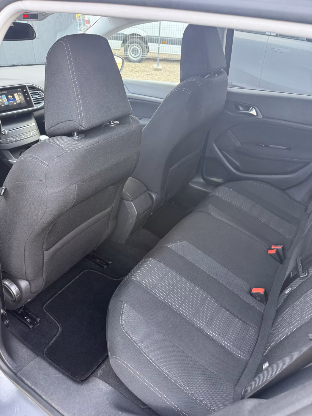 Peugeot 308 фото 8