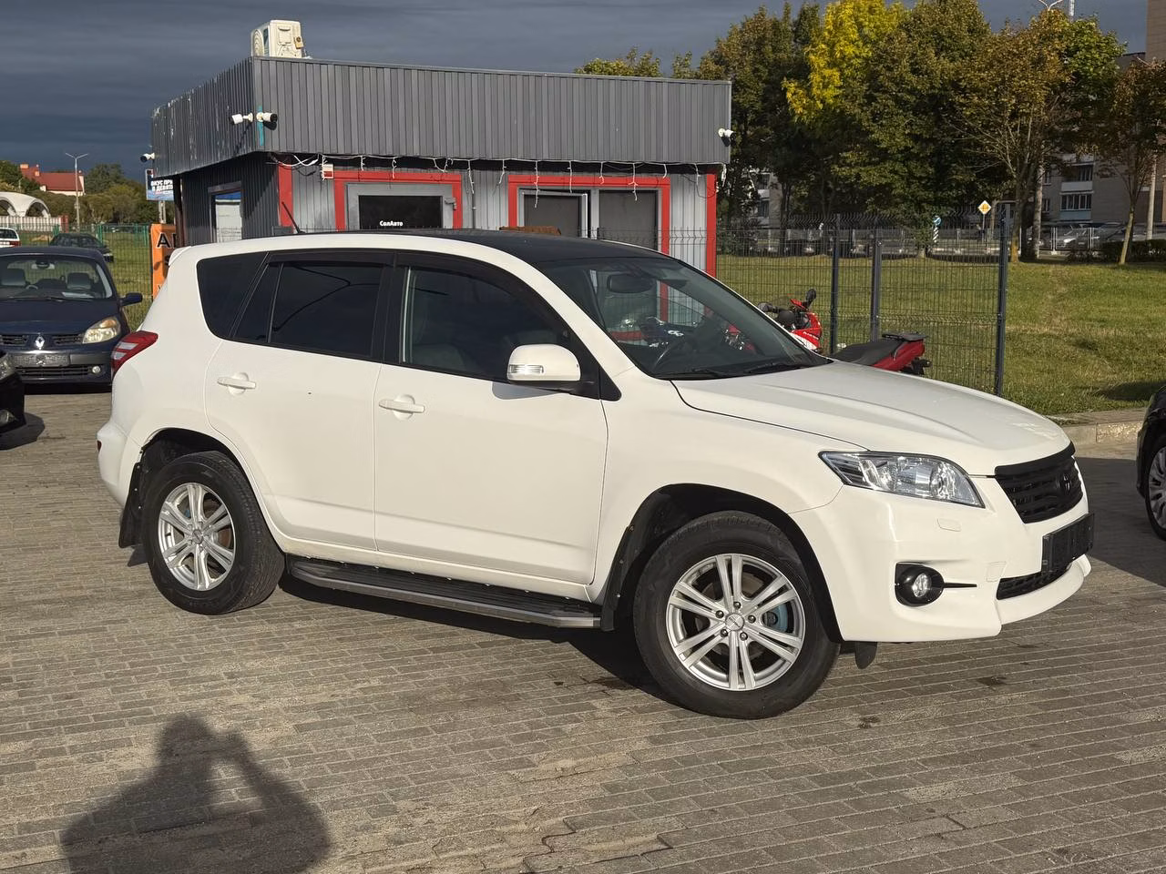 Toyota RAV4 фото 2