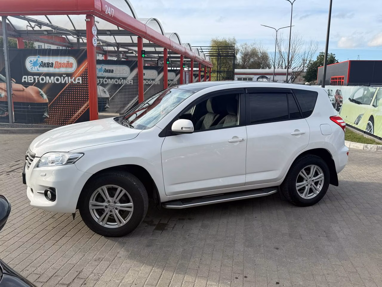 Toyota RAV4 фото 6